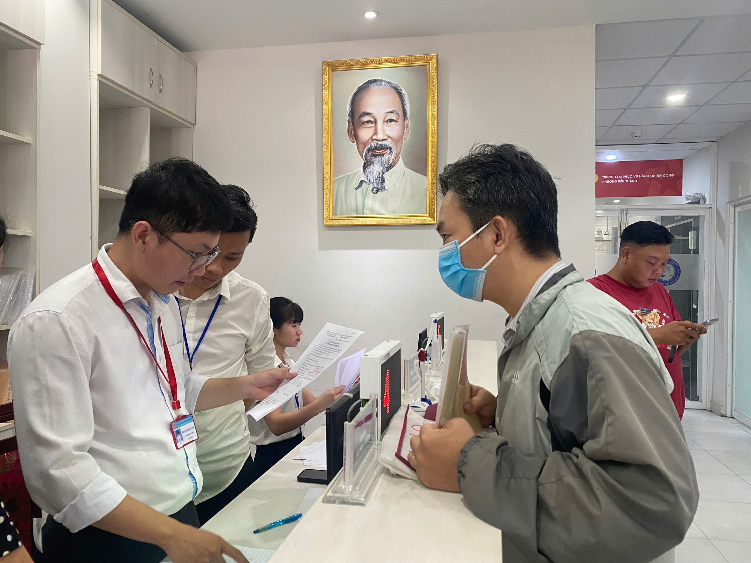 Xử lý trơn tru thủ tục hành chính "phi địa giới" - Ảnh 1.