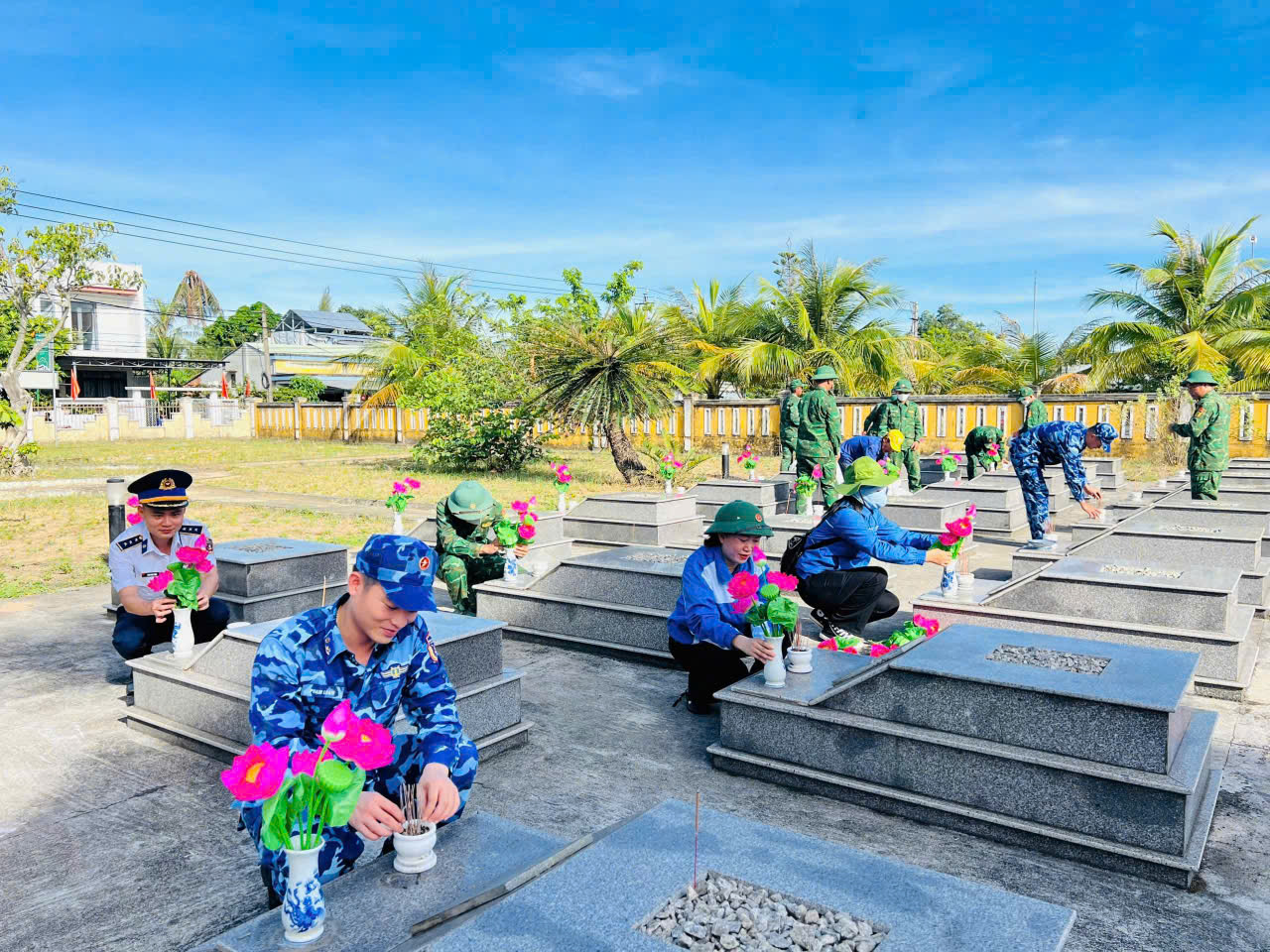 Hoạt động &yacute; nghĩa của đo&agrave;n vi&ecirc;n, thanh ni&ecirc;n Bộ Tư lệnh V&ugrave;ng Cảnh s&aacute;t biển 2- Ảnh 3.