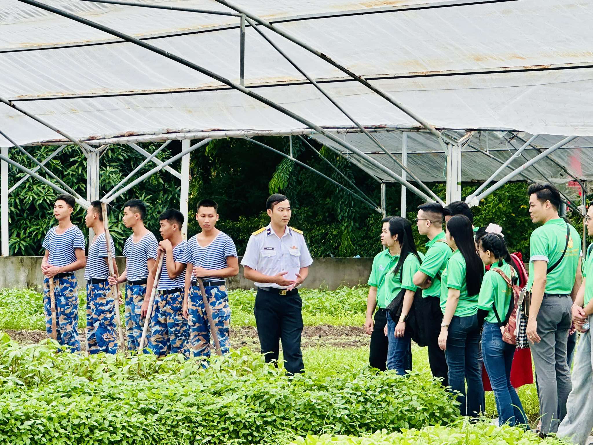 "Chu&ocirc;ng v&agrave;ng vọng cổ" lần thứ 20 giao lưu với chiến sĩ hải qu&acirc;n Lữ đo&agrave;n 167 - Ảnh 6.
