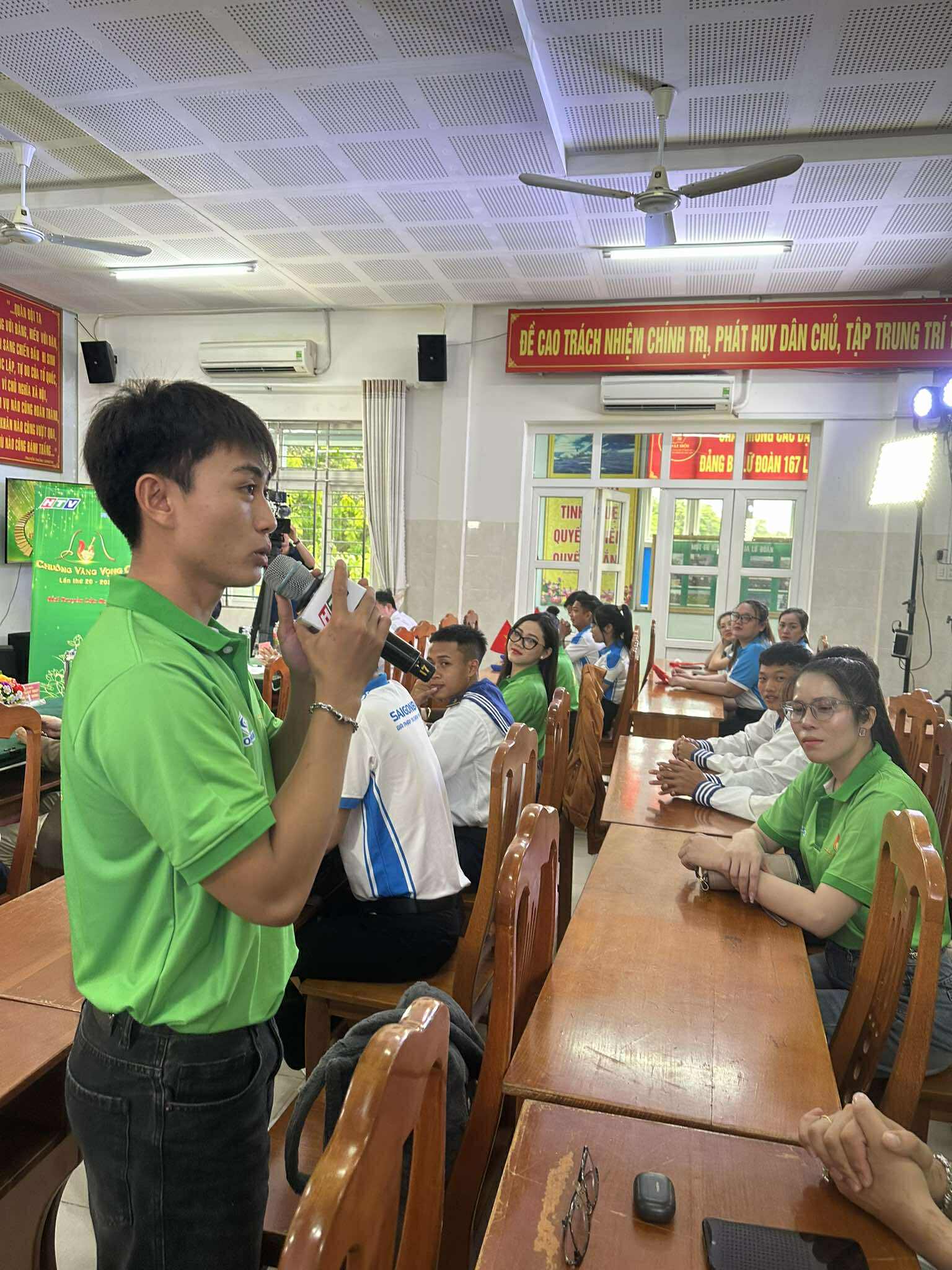 "Chu&ocirc;ng v&agrave;ng vọng cổ" lần thứ 20 giao lưu với chiến sĩ hải qu&acirc;n Lữ đo&agrave;n 167 - Ảnh 7.