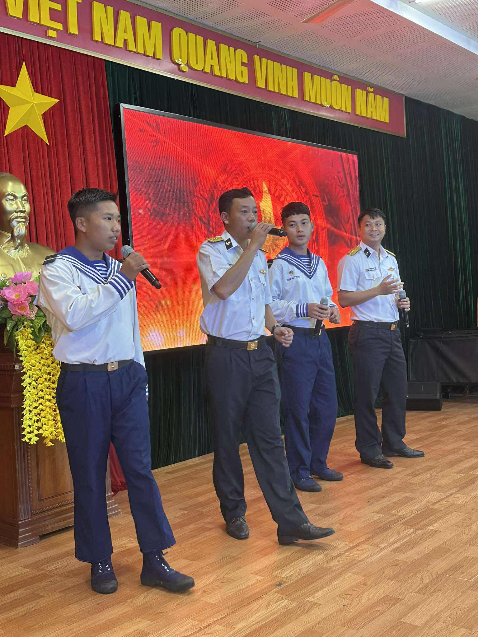 "Chu&ocirc;ng v&agrave;ng vọng cổ" lần thứ 20 giao lưu với chiến sĩ hải qu&acirc;n Lữ đo&agrave;n 167 - Ảnh 2.
