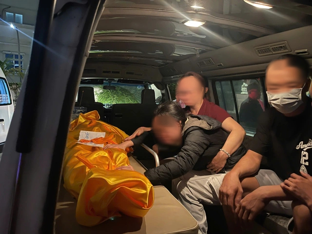 Vụ chìm tàu Hạ Long: Nỗi đau và mất mát lớn với nhiều gia đình nạn nhân - Ảnh 1.