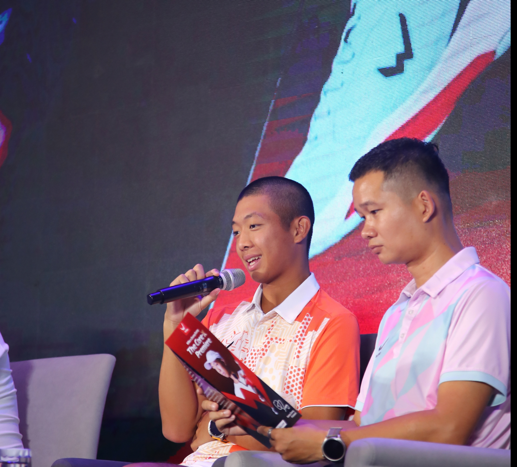 Quang Dương ra mắt gi&agrave;y, khẳng định hướng đi mạnh mẽ ở Việt Nam bất chấp &aacute;n phạt từ Mỹ- Ảnh 1.