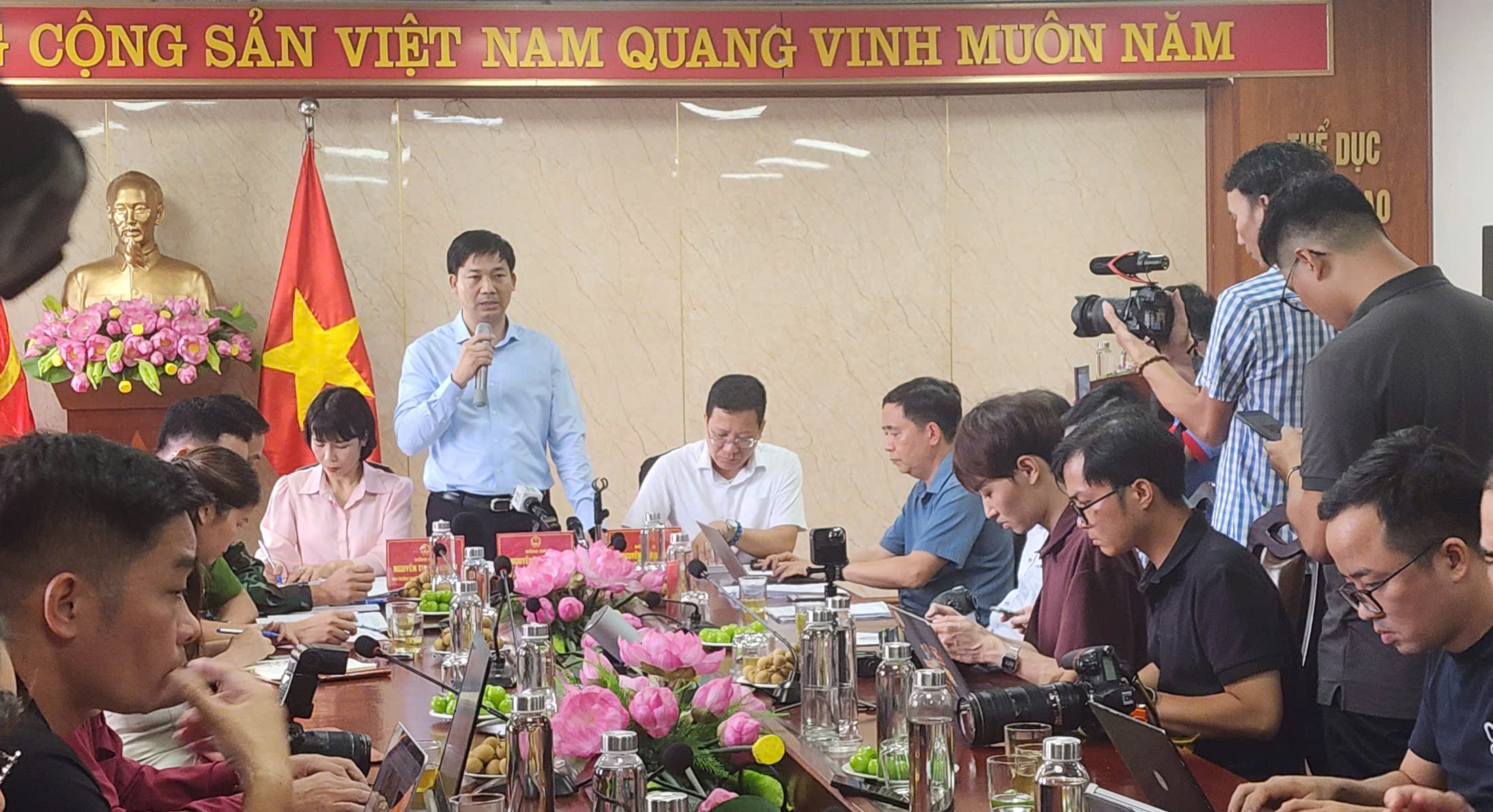 Họp b&aacute;o vụ lật t&agrave;u du lịch Hạ Long khiến 35 người chết , 4 người mất t&iacute;ch - Ảnh 1.