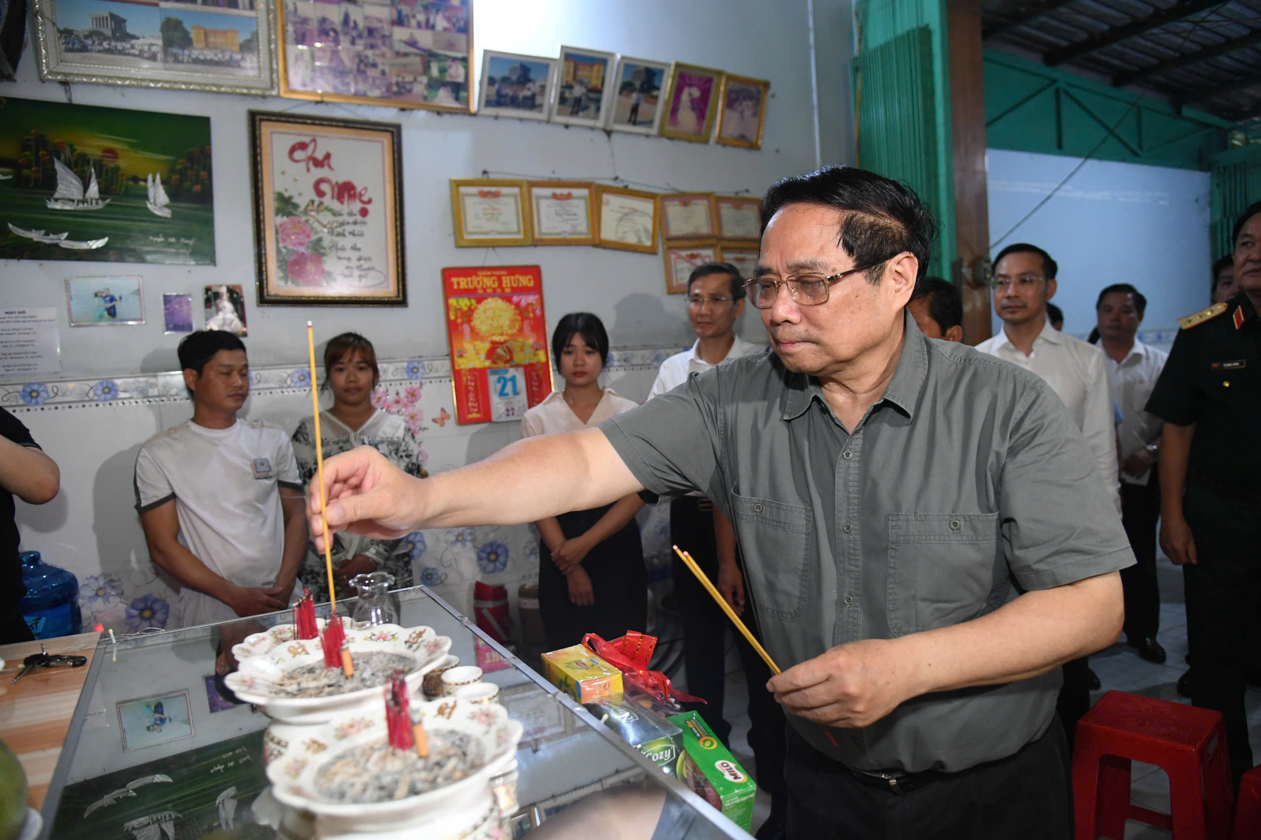 Thủ tướng Phạm Minh Chính ân cần thăm hỏi gia đình chính sách ở An Giang- Ảnh 1.
