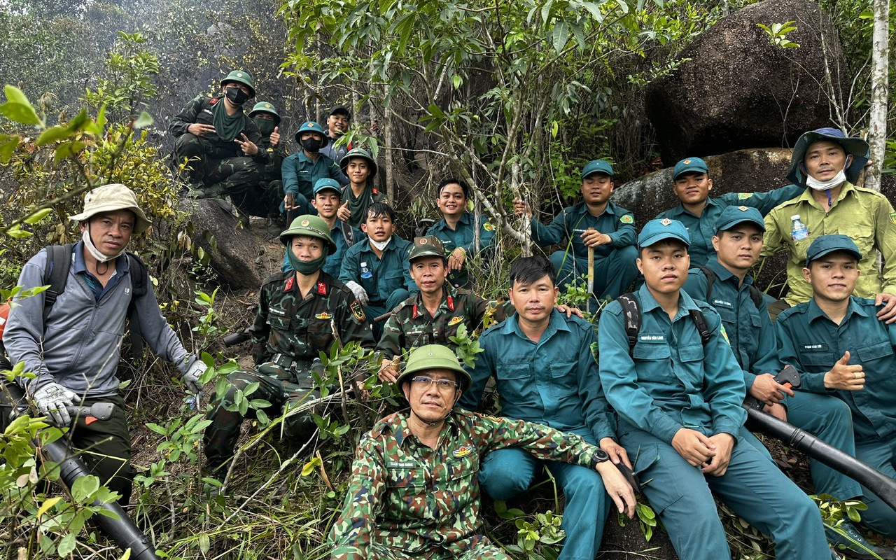 Từ 4 giờ sáng, lãnh đạo Đà Nẵng vào rừng chỉ đạo chữa cháy