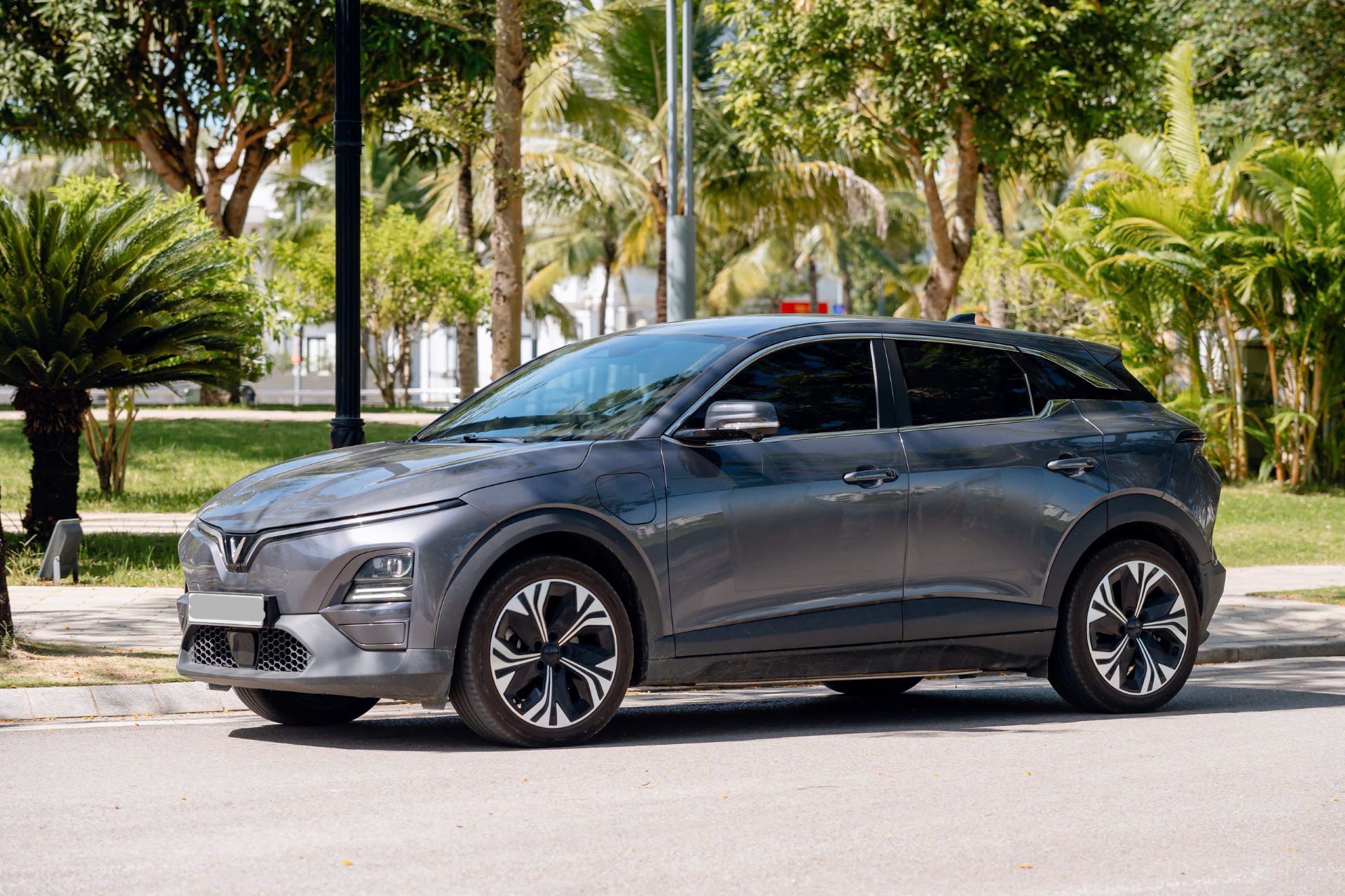 Mạnh, an to&agrave;n, tiết kiệm: VinFast VF 6 được gọi l&agrave; SUV điện &ldquo;đỉnh&rdquo; nhất tầm gi&aacute; 700 triệu đồng- Ảnh 1.