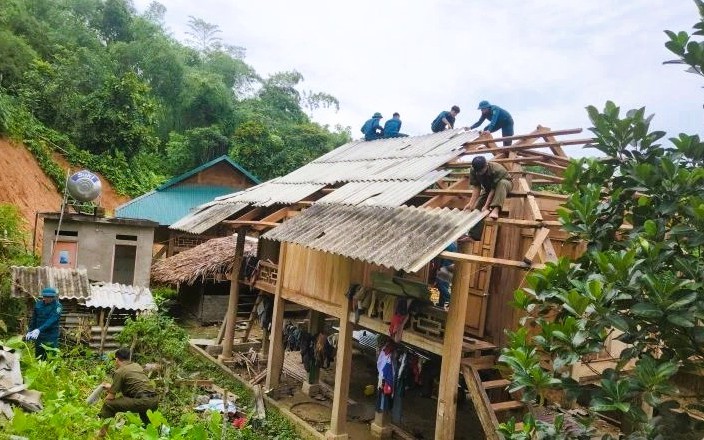 Bão số 3 (Wipha) chưa vào, hàng trăm nhà dân ở Thanh Hóa đã tốc mái, hư hỏng