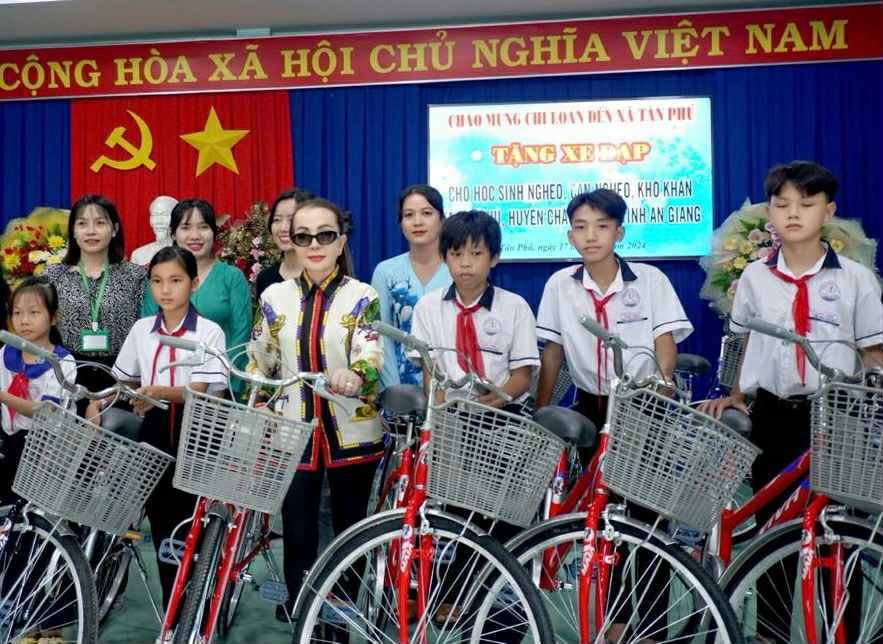 Kim Loan - Người gieo y&ecirc;u thương v&agrave; g&igrave;n giữ hồn văn h&oacute;a Việt - Ảnh 1.