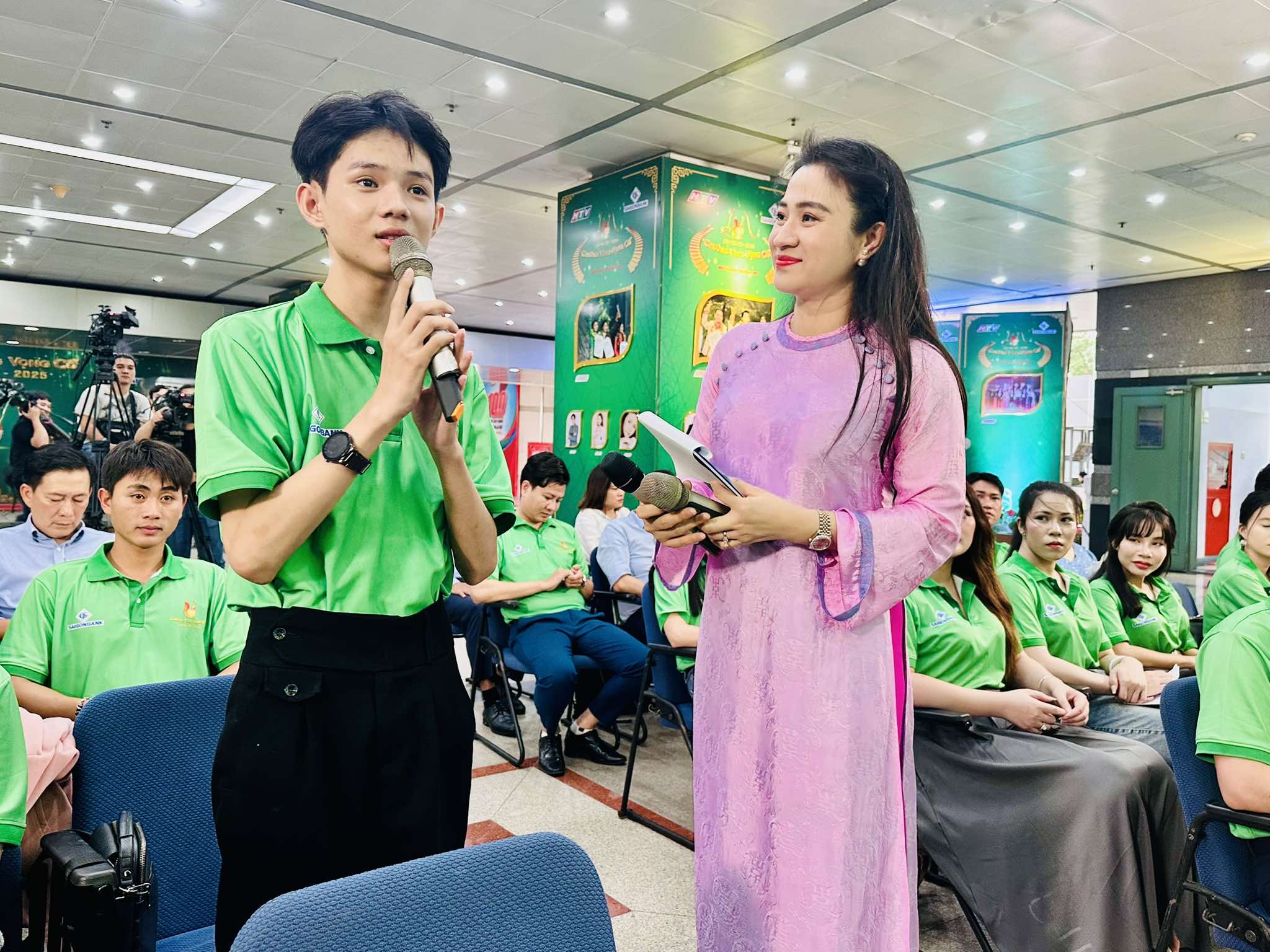 V&otilde; Minh L&acirc;m, Hồ Ngọc Trinh, Thu V&acirc;n ngồi ghế n&oacute;ng "Chu&ocirc;ng v&agrave;ng vọng cổ lần 20 &ndash; 2025" - Ảnh 5.