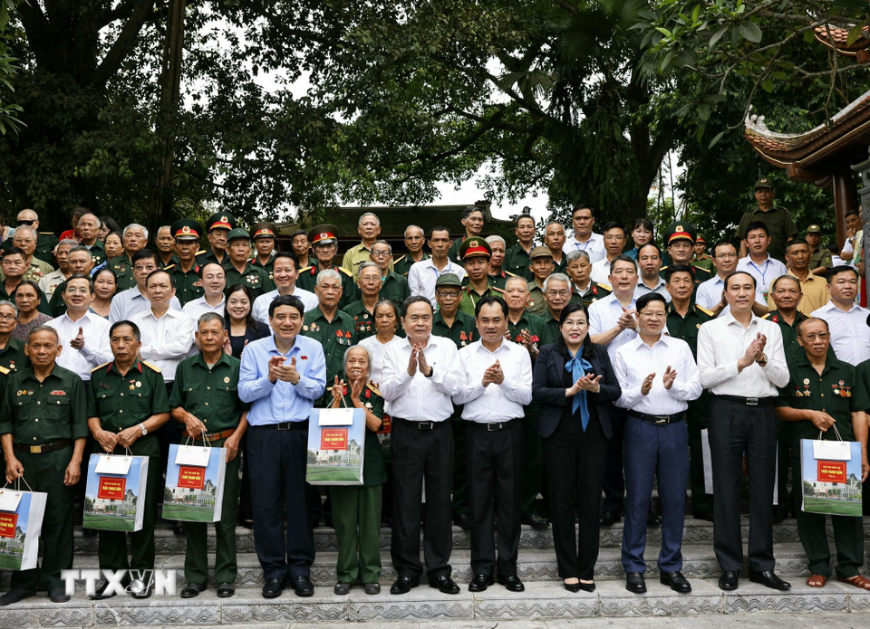 Chủ tịch Quốc hội tri ân người có công tại Thái Nguyên - Ảnh 1.