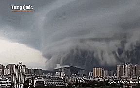 Video "Thợ săn bão" của Không quân Mỹ bay thẳng vào tâm cơn bão mạnh nhất năm Melissa - Ảnh 1.