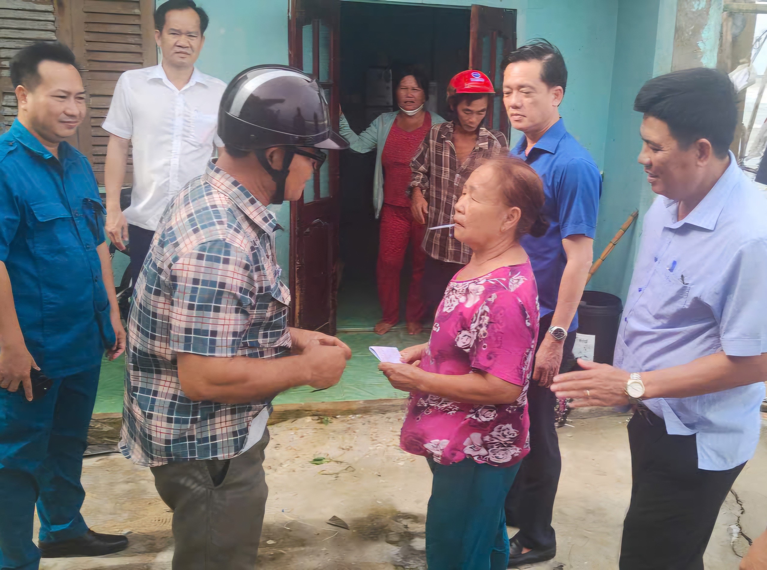Mưa giông ở Phú Quốc đo được tốc độ gió tương tương cơn bão - Ảnh 6.