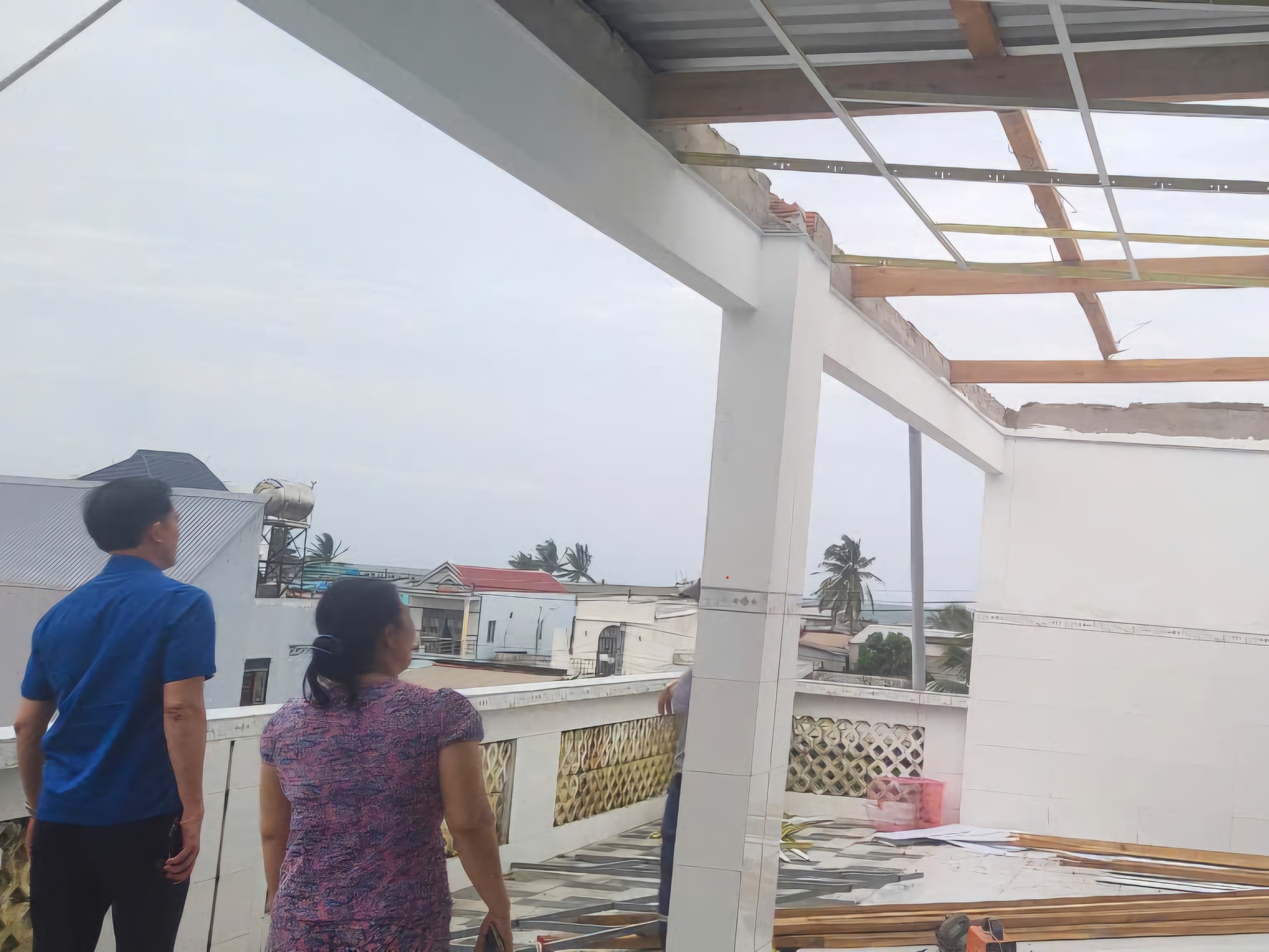 Mưa giông ở Phú Quốc đo được tốc độ gió tương tương cơn bão - Ảnh 7.