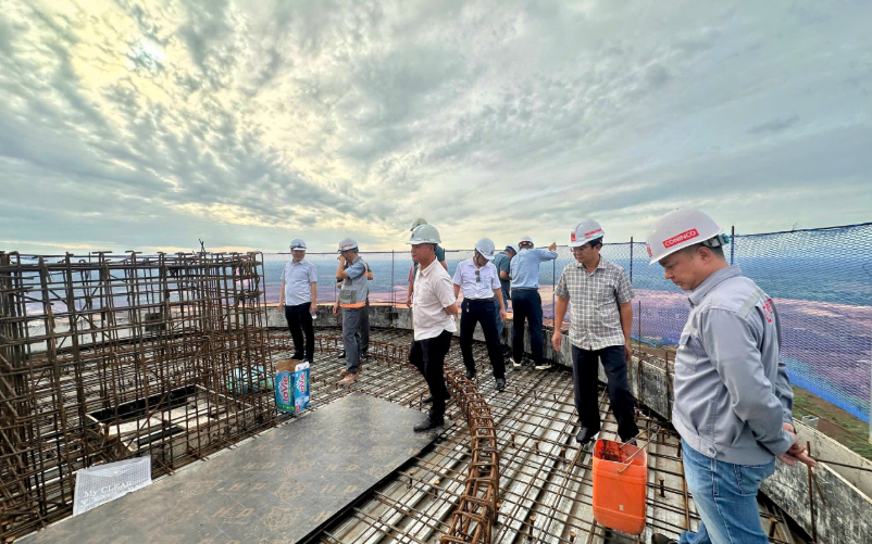 Cất nóc tháp kiểm soát không lưu cao nhất Việt Nam