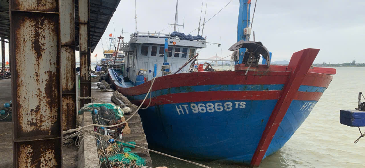 Gi&ocirc;ng lốc trước b&atilde;o số 3 khiến 2 người mất t&iacute;ch, h&agrave;ng chục ng&ocirc;i nh&agrave;, trường học bị tốc m&aacute;i - Ảnh 3.