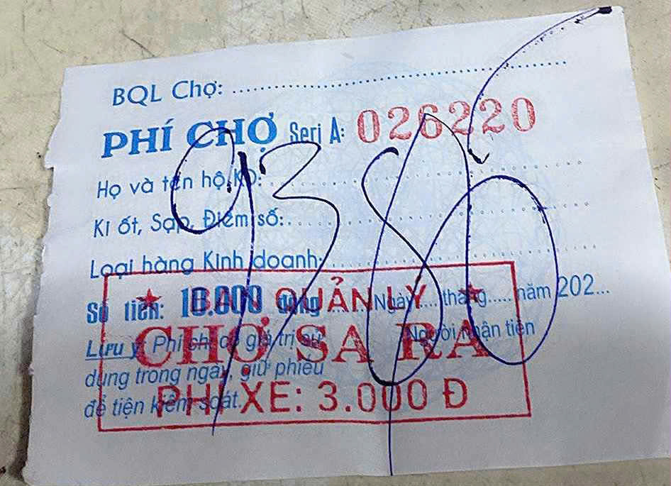 Chuyện lạ: Doanh nghiệp dựng cổng thu ph&iacute; người ra v&agrave;o chợ- Ảnh 1.