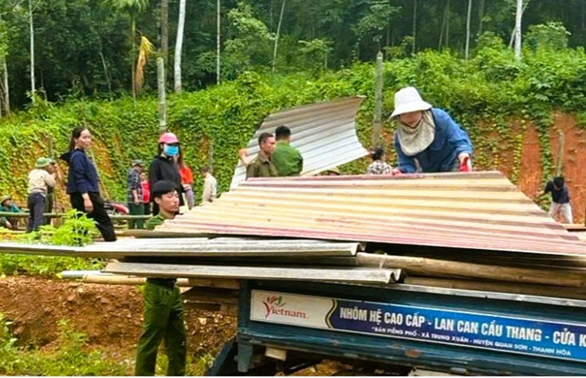 Di dời khẩn cấp 39 hộ dân ra khỏi vùng nguy hiểm tránh bão số 3 - Ảnh 2.