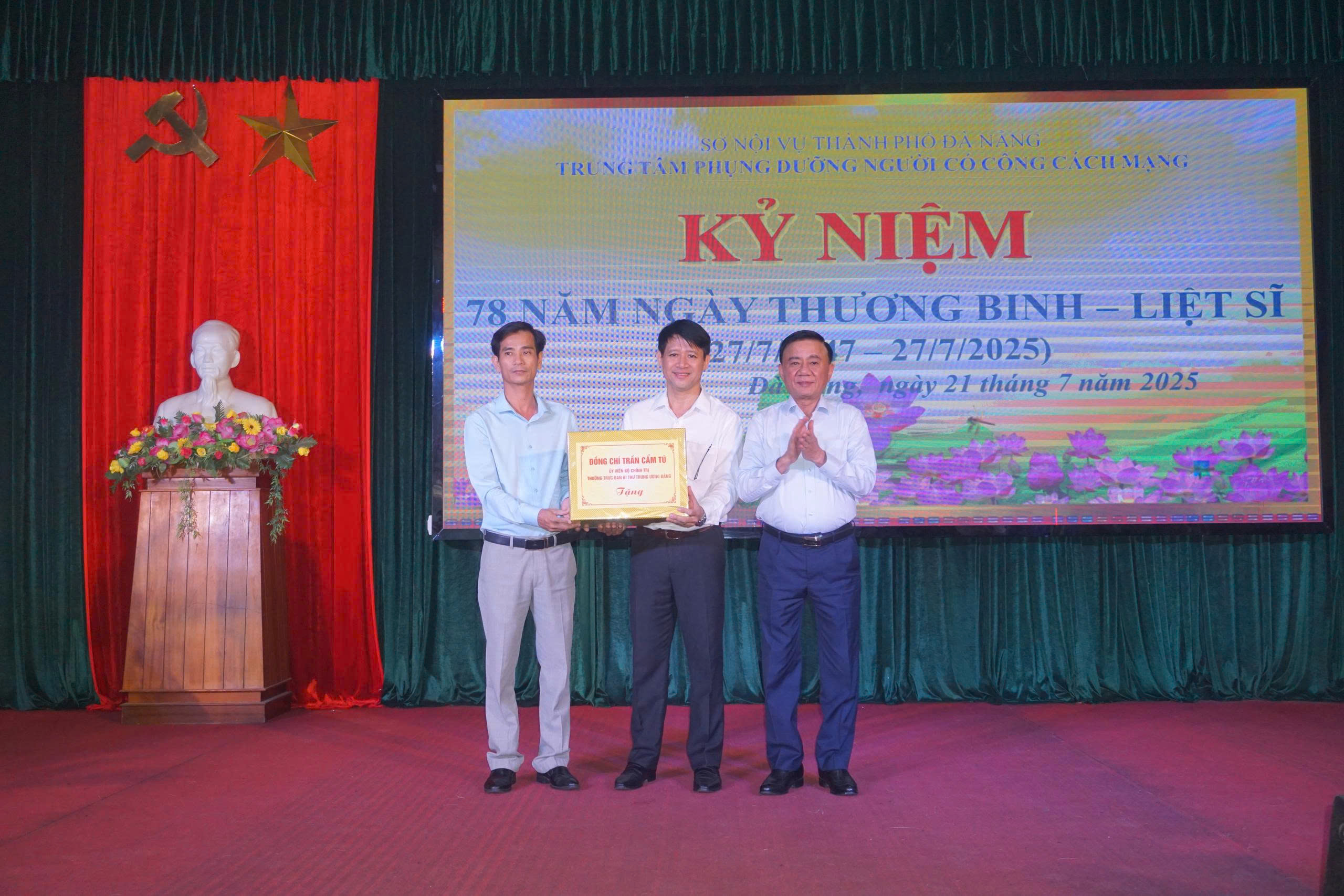 Thường trực Ban B&iacute; thư tri &acirc;n người c&oacute; c&ocirc;ng tại Đ&agrave; Nẵng - Ảnh 6.