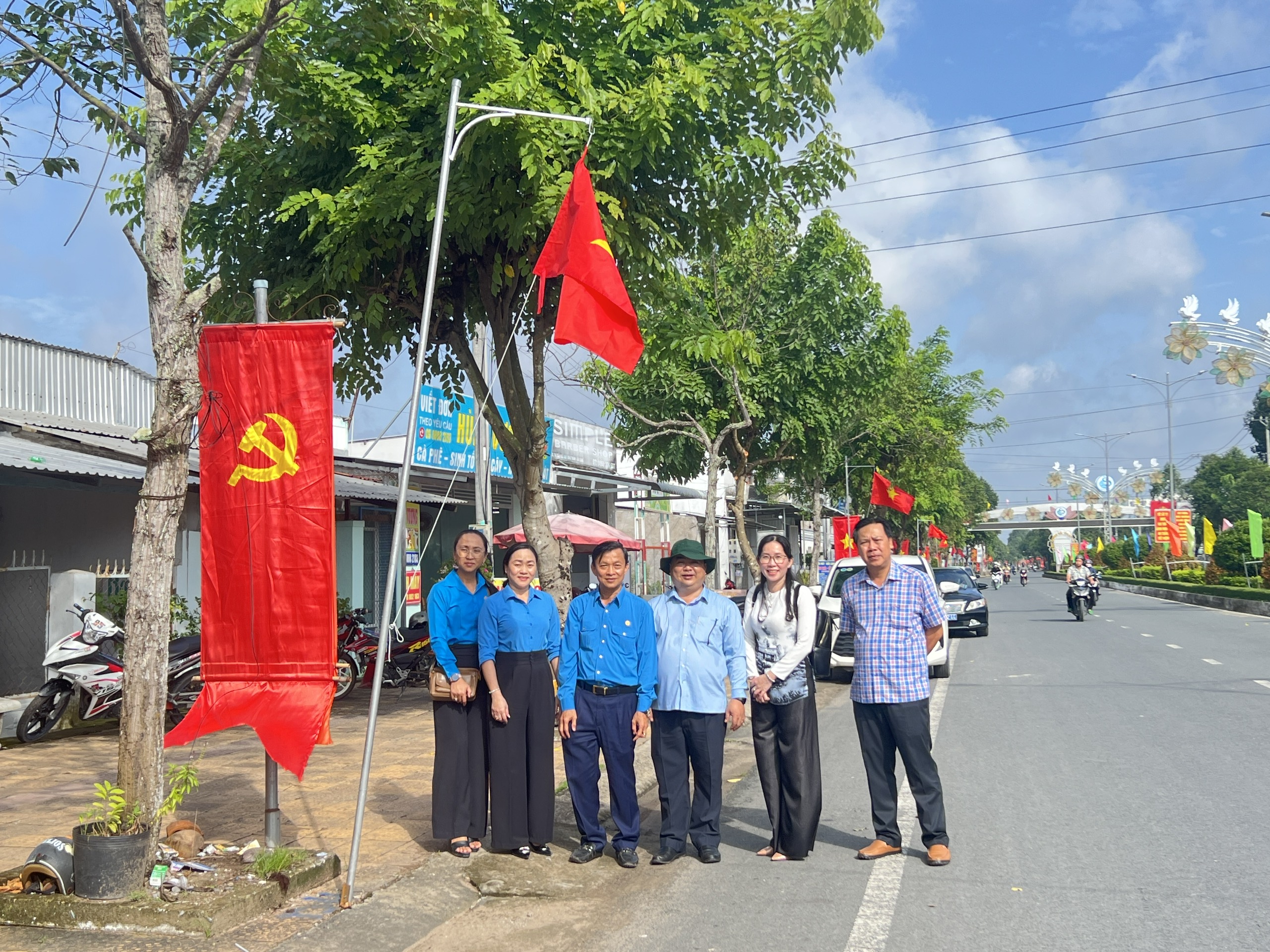 CLIP: Khánh thành tuyến "Đường cờ Tổ quốc" dài 8 km ở Cần Thơ- Ảnh 3.