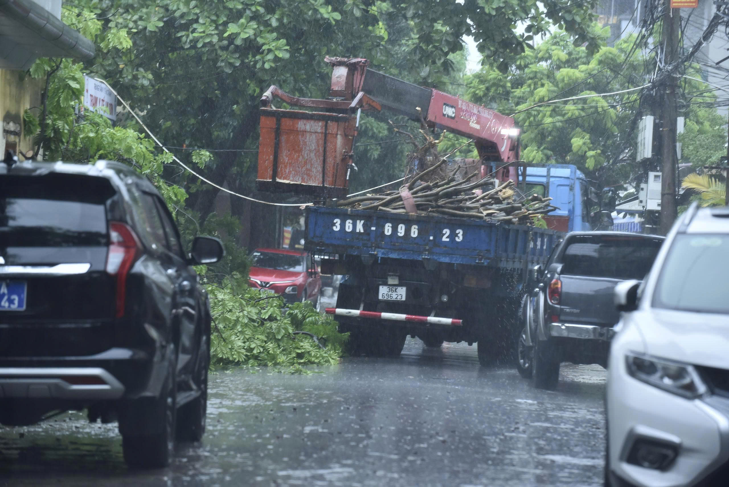 Mưa lớn, lũ quét đe dọa nhiều tỉnh, thành - Ảnh 3.
