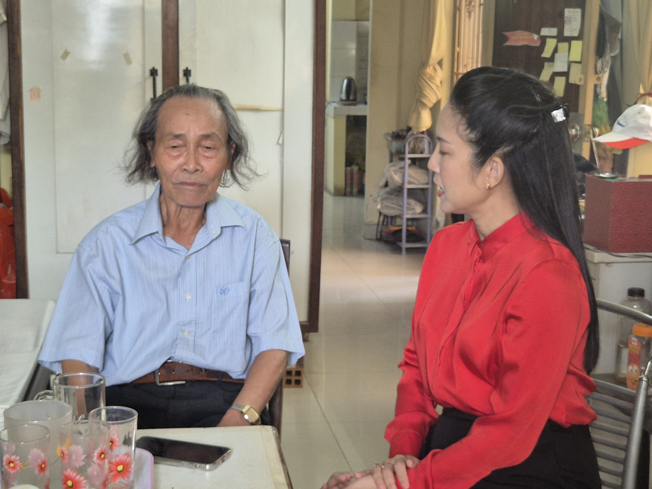 L&atilde;nh đạo TP HCM thăm v&agrave; tri &acirc;n 3 văn nghệ sĩ - Ảnh 9.