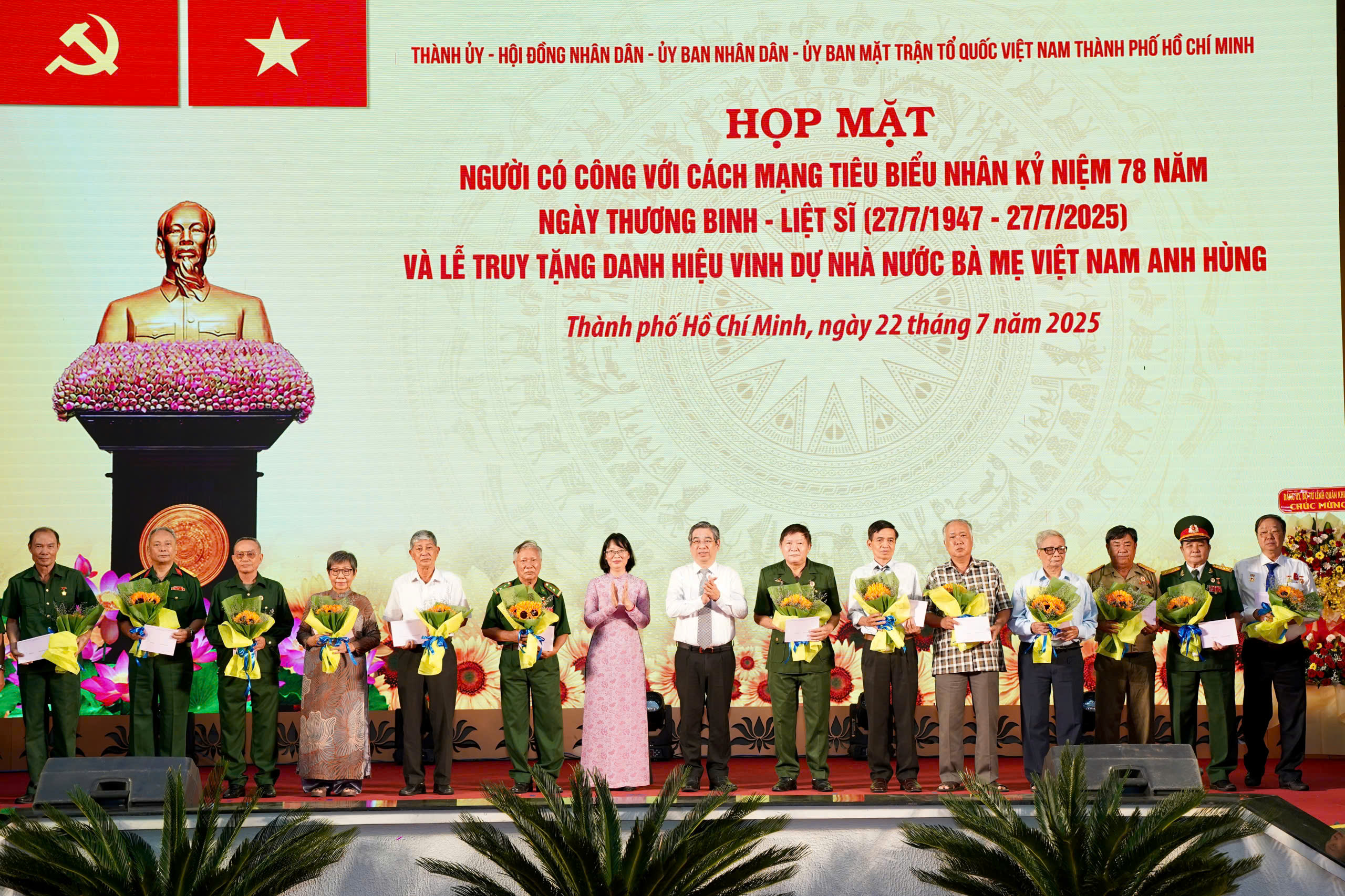 TP HCM họp mặt người c&oacute; c&ocirc;ng với c&aacute;ch mạng ti&ecirc;u biểu - Ảnh 2.