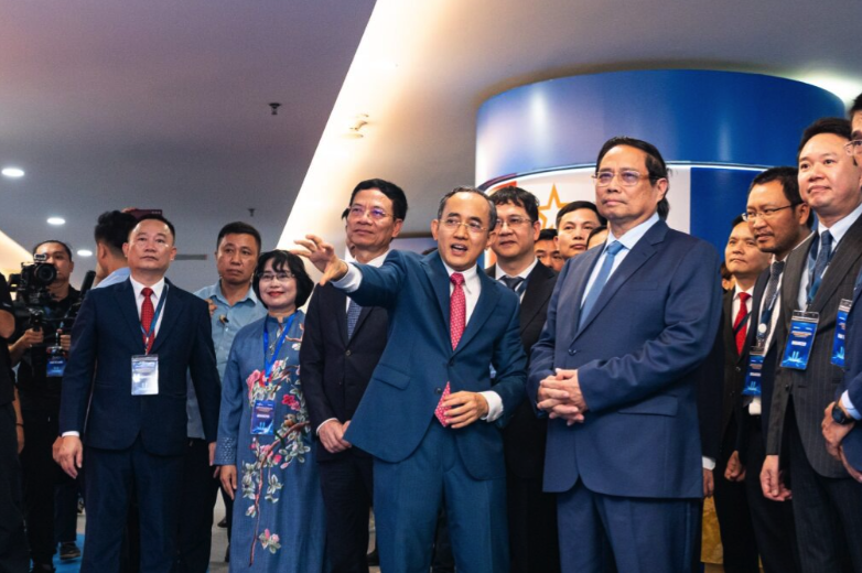 Thủ tướng Phạm Minh Chính nhắn nhủ sinh viên nuôi dưỡng ý chí vươn lên, khát vọng cống hiến - Ảnh 2.