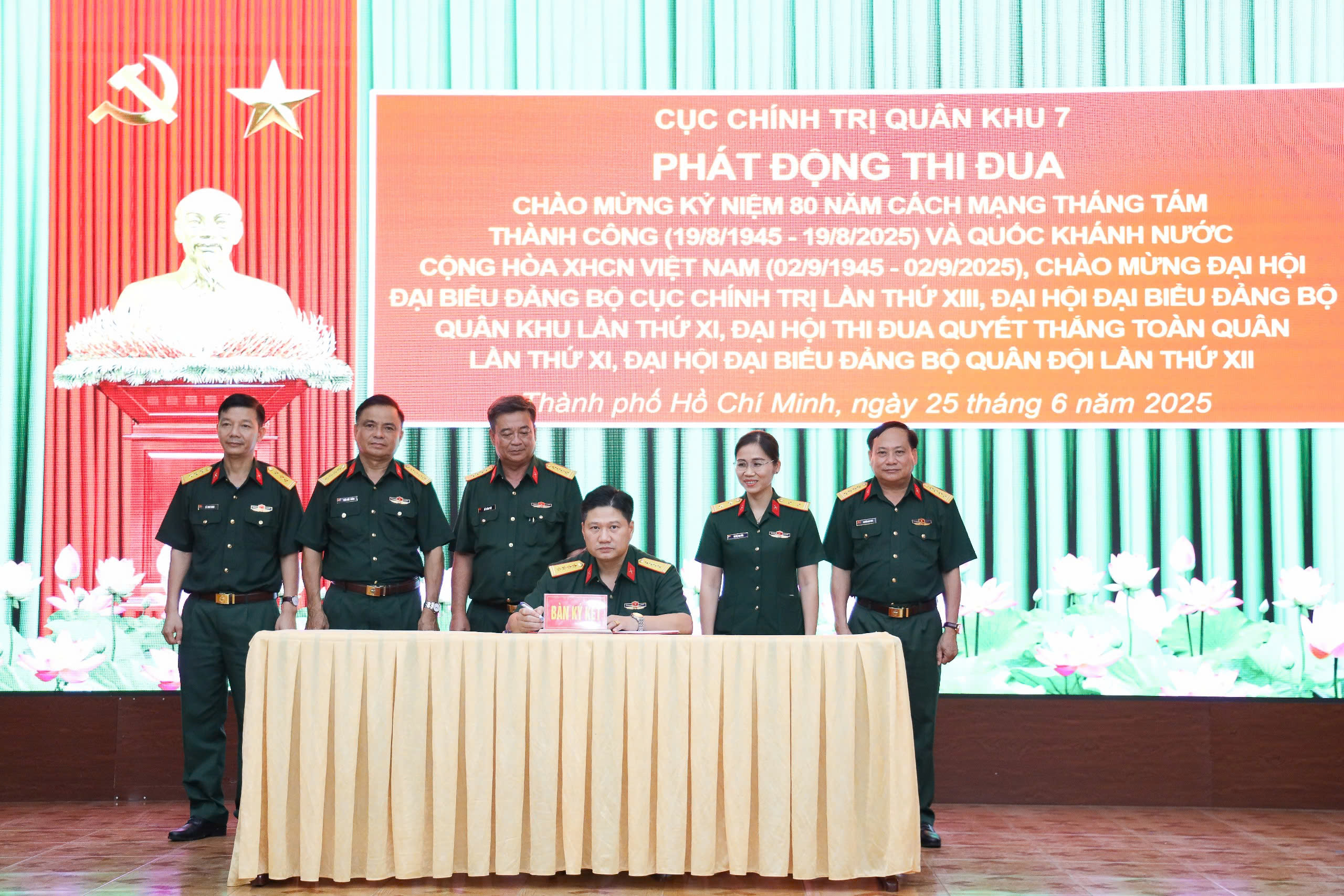 Đảng bộ Cục Ch&iacute;nh trị Qu&acirc;n khu 7: Đổi mới, s&aacute;ng tạo, đo&agrave;n kết - Ảnh 2.