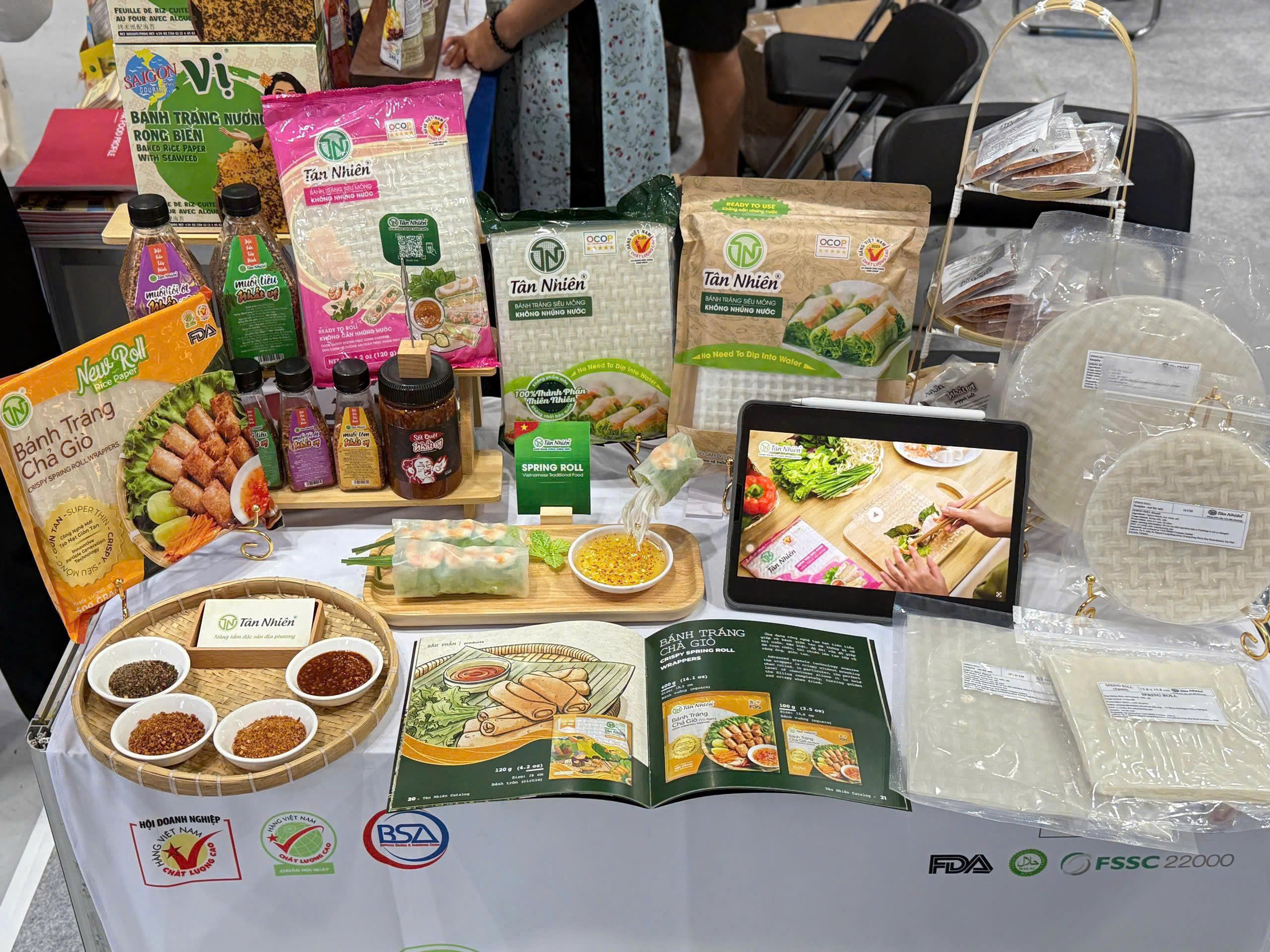 Độc đ&aacute;o b&aacute;nh tr&aacute;ng kh&ocirc;ng nh&uacute;ng nước của T&acirc;n Nhi&ecirc;n - Ảnh 1.