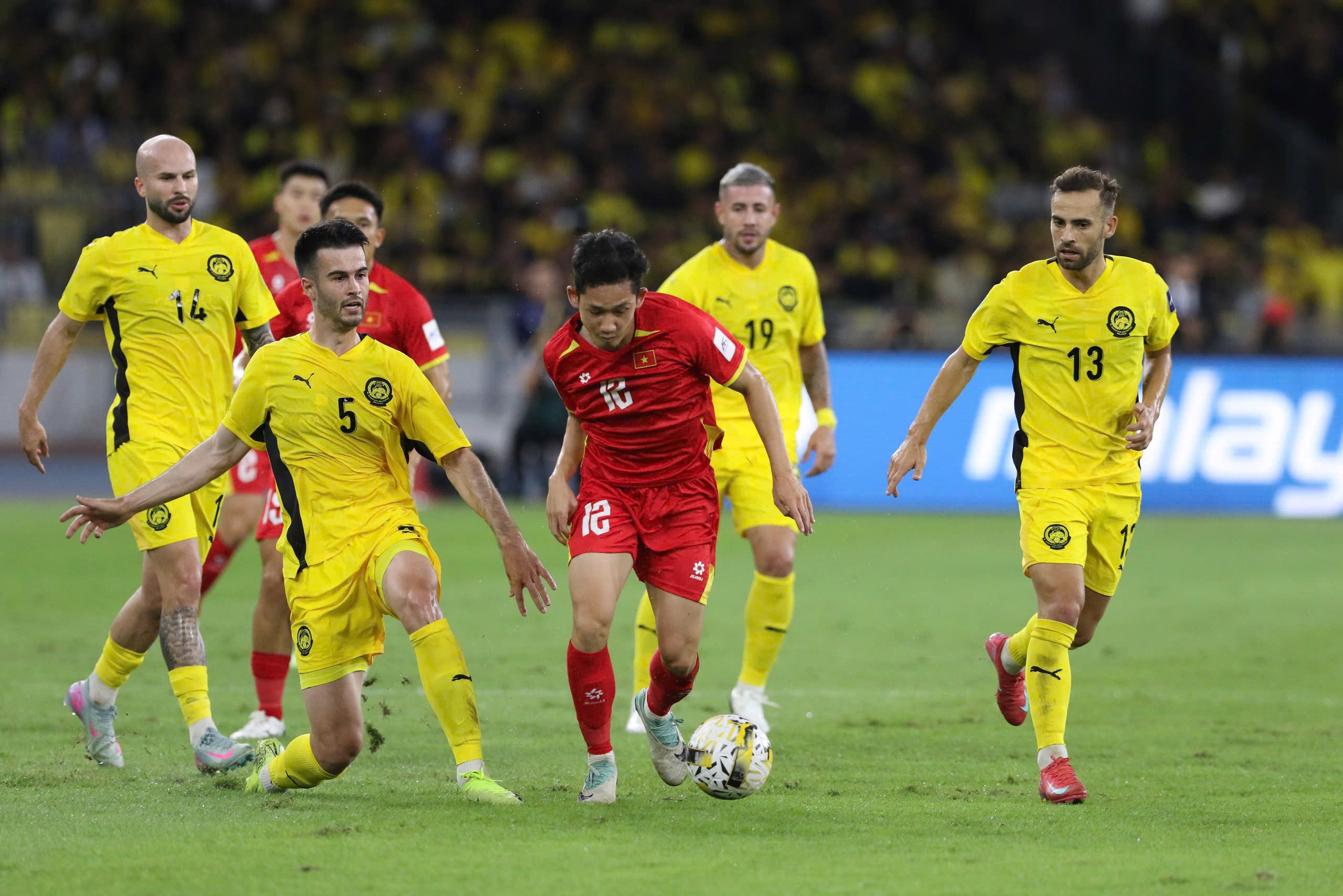 AFC b&aacute;c tin đồn Malaysia bị cấm thi đấu quốc tế v&igrave; gian lận nhập tịch - Ảnh 1.