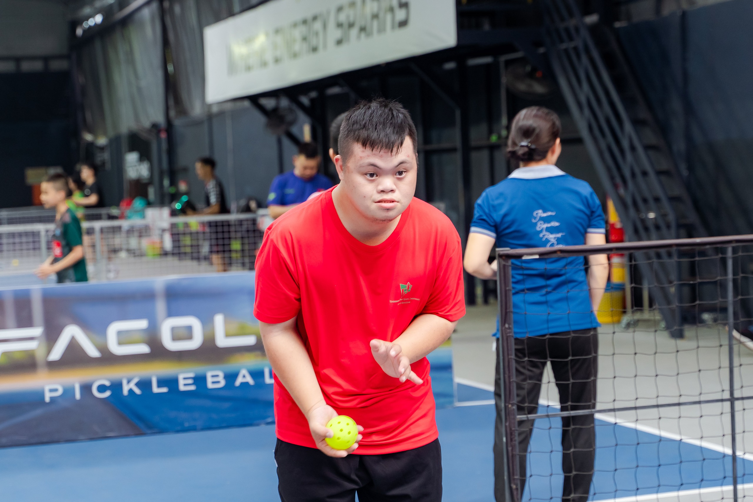 VIDEO: Ấm &aacute;p lớp học pickleball miễn ph&iacute; cho trẻ tự kỷ, khuyết tật tr&iacute; tuệ- Ảnh 4.