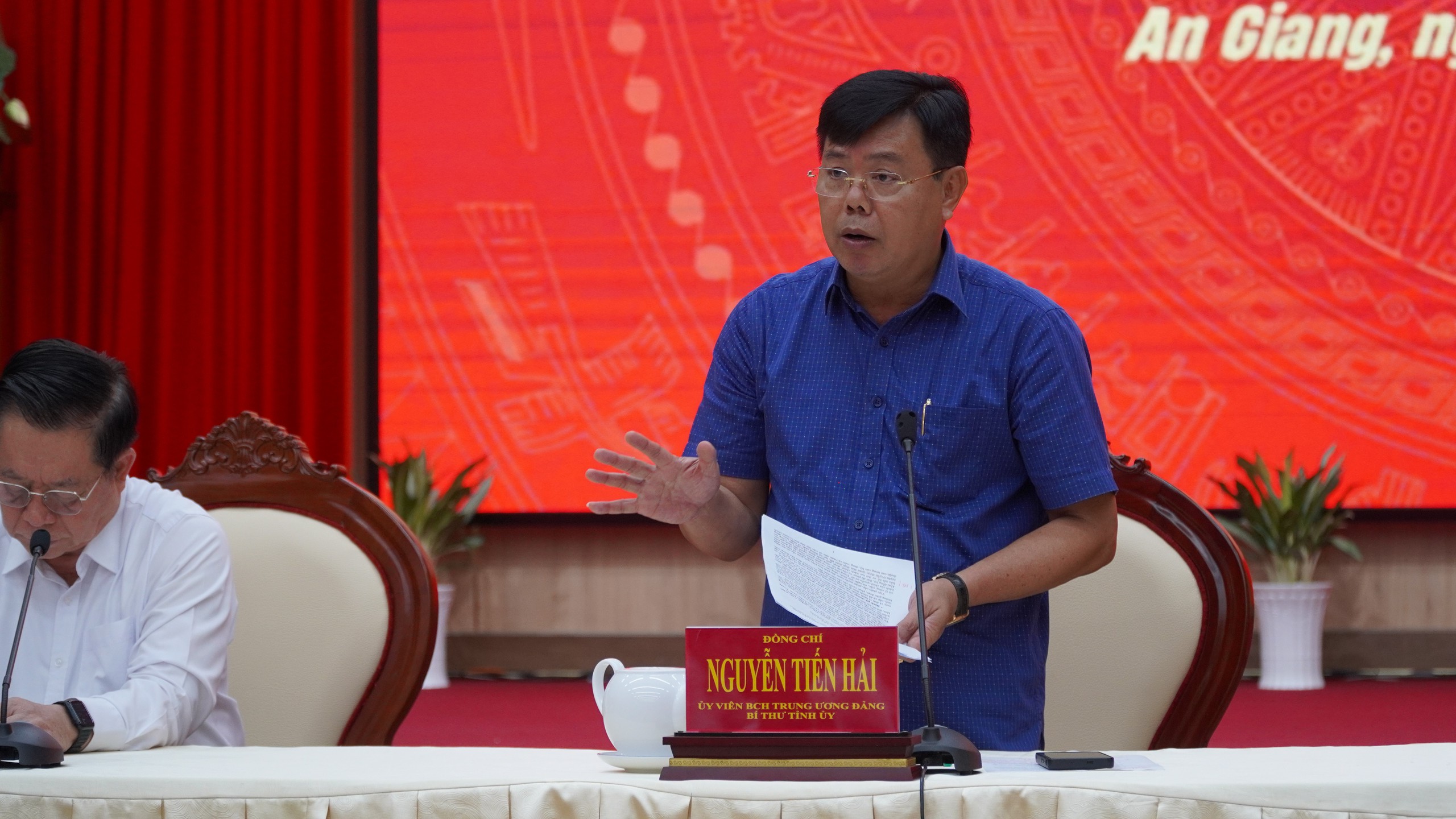 Trưởng Ban Tuy&ecirc;n gi&aacute;o v&agrave; D&acirc;n vận Trung ương l&agrave;m việc với Tỉnh ủy An Giang- Ảnh 3.
