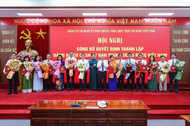 &Ocirc;ng Đỗ Văn Chiến l&agrave;m B&iacute; thư Đảng ủy Cơ quan Ủy ban Trung ương MTTQ Việt Nam- Ảnh 2.