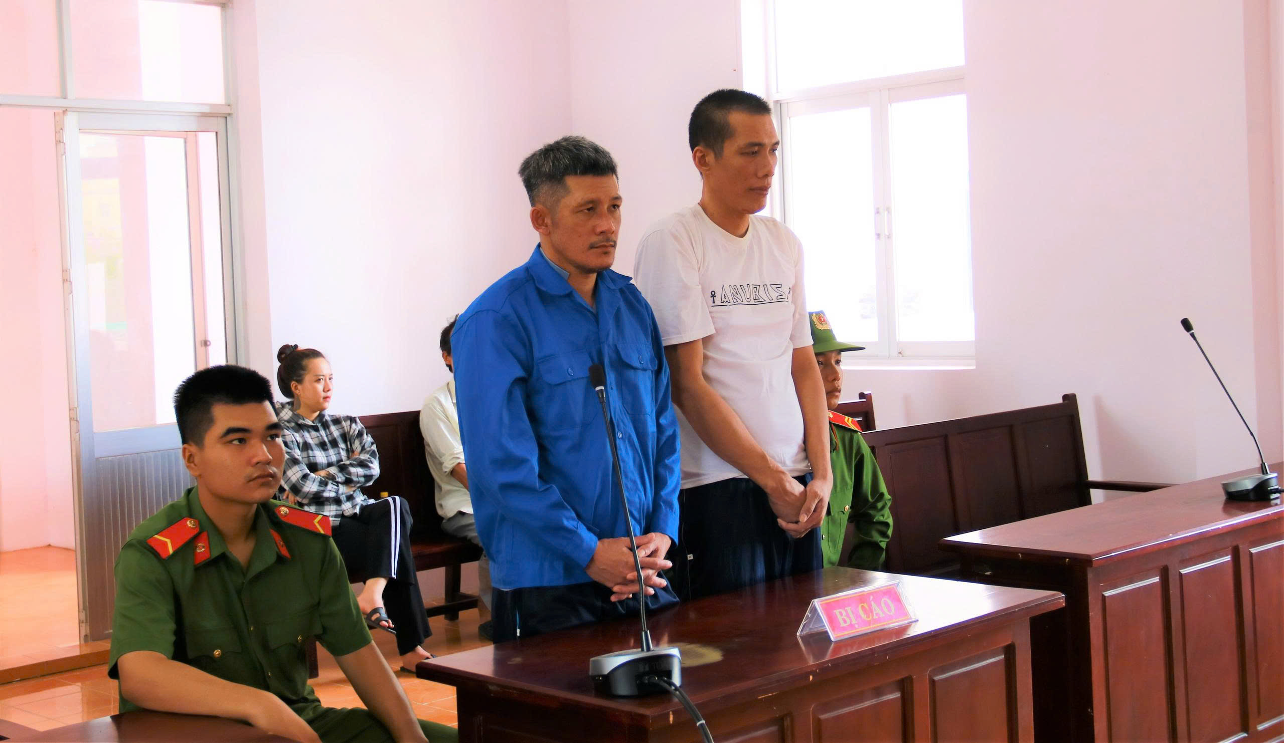 Tuyên án vụ người đàn ông bị 2 bạn nhậu đánh, đốt dã man ở Cà Mau- Ảnh 1.