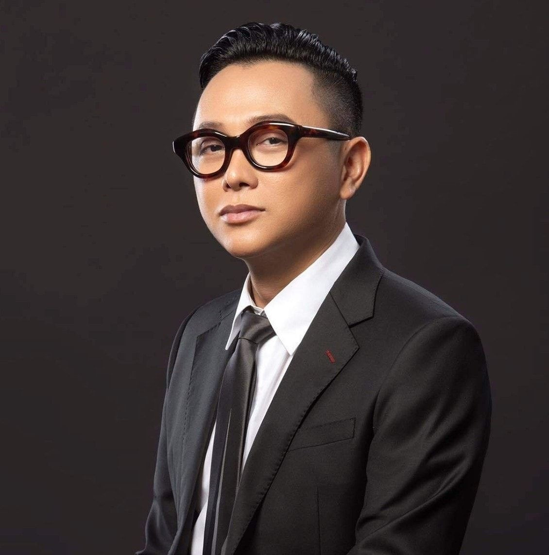 Th&ocirc;ng tin nh&agrave; thiết kế Nguyễn C&ocirc;ng Tr&iacute; bị bắt g&acirc;y chấn động showbiz Việt - Ảnh 2.