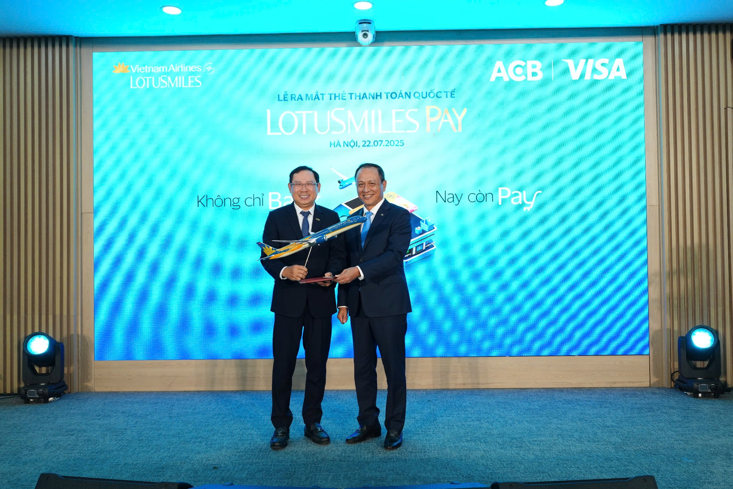Vietnam Airlines "bắt tay" ACB v&agrave; Visa ra mắt thẻ hội vi&ecirc;n t&iacute;ch hợp thanh to&aacute;n Lotusmiles Pay- Ảnh 5.