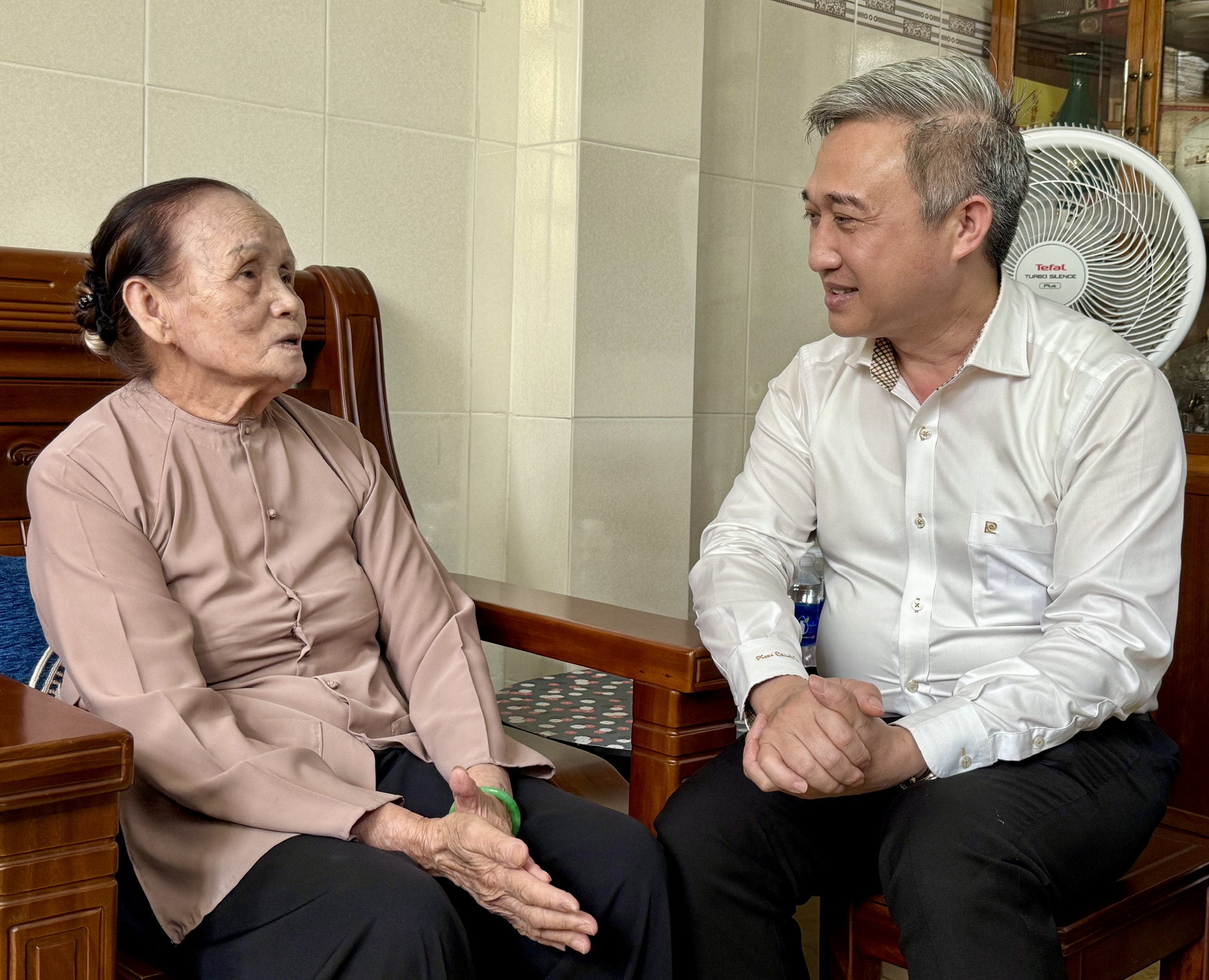 Phó Bí thư Thành ủy TP HCM Đặng Minh Thông thăm các gia đình chính sách tiêu biểu- Ảnh 2.