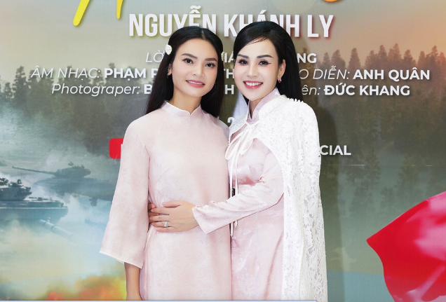 Sao mai Kh&aacute;nh Ly x&uacute;c động khi h&aacute;t giữa Nghĩa trang Liệt sĩ Trường Sơn - Ảnh 5.