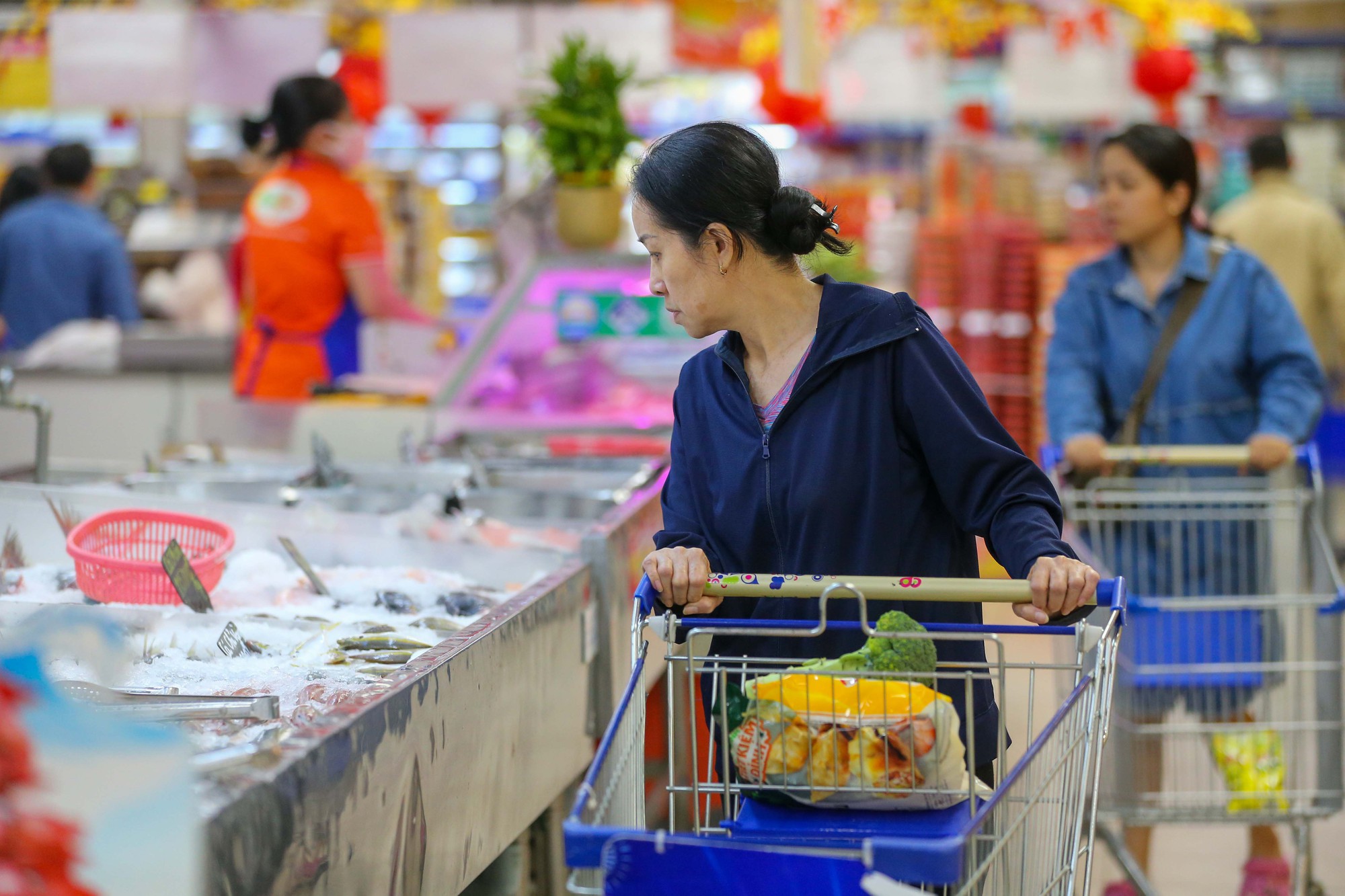 đề xuất nâng mức giảm trừ thuế thu nhập cá nhân hợp lý lên 18-20 triệu/tháng. - Ảnh 1.