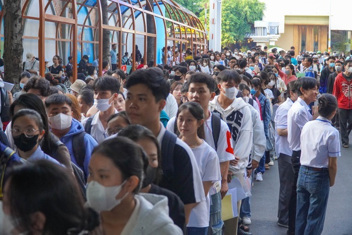 Công bố điểm sàn Trường ĐH Công thương TP HCM năm 2025 - Ảnh 2.