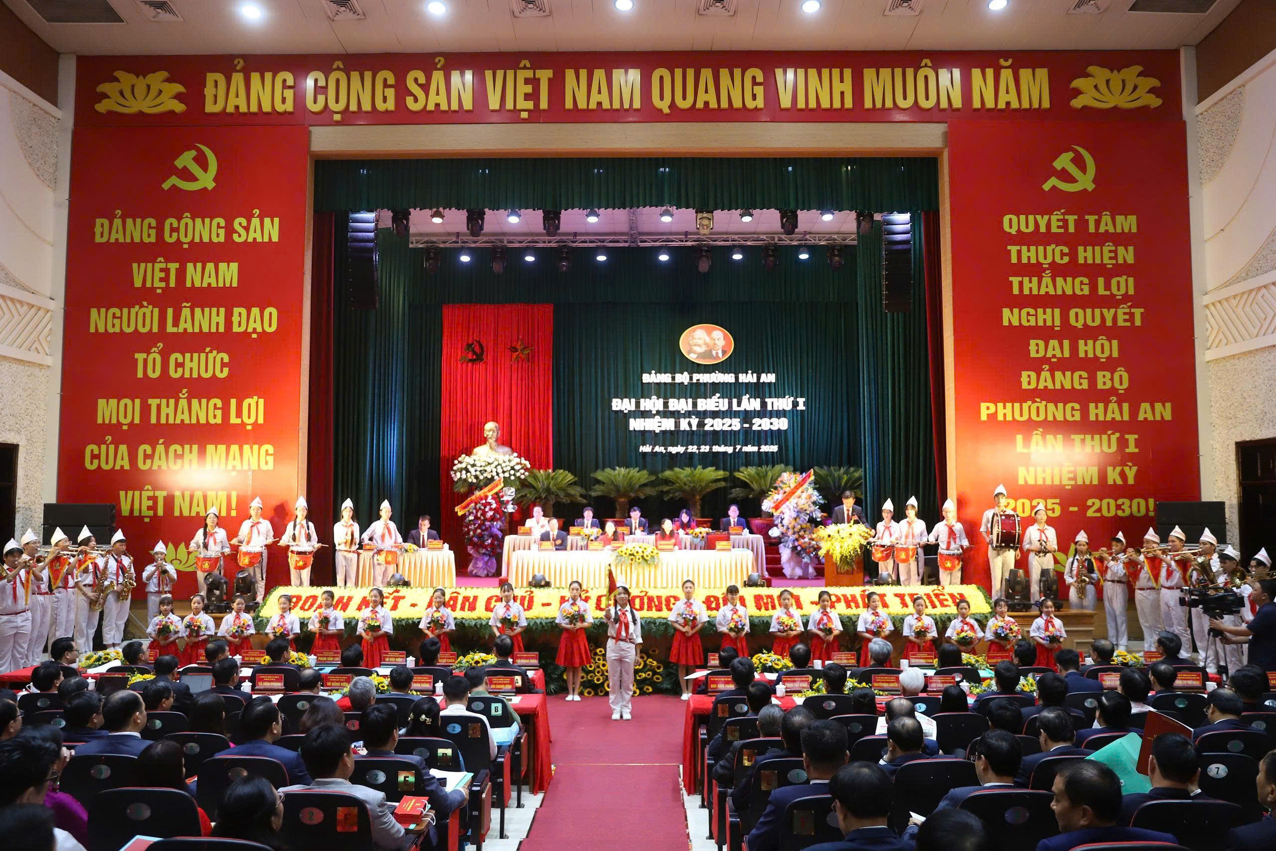 Thường trực Ban Bí thư Trần Cẩm Tú dự Đại hội Đảng bộ phường Hải An, TP Hải Phòng- Ảnh 1.