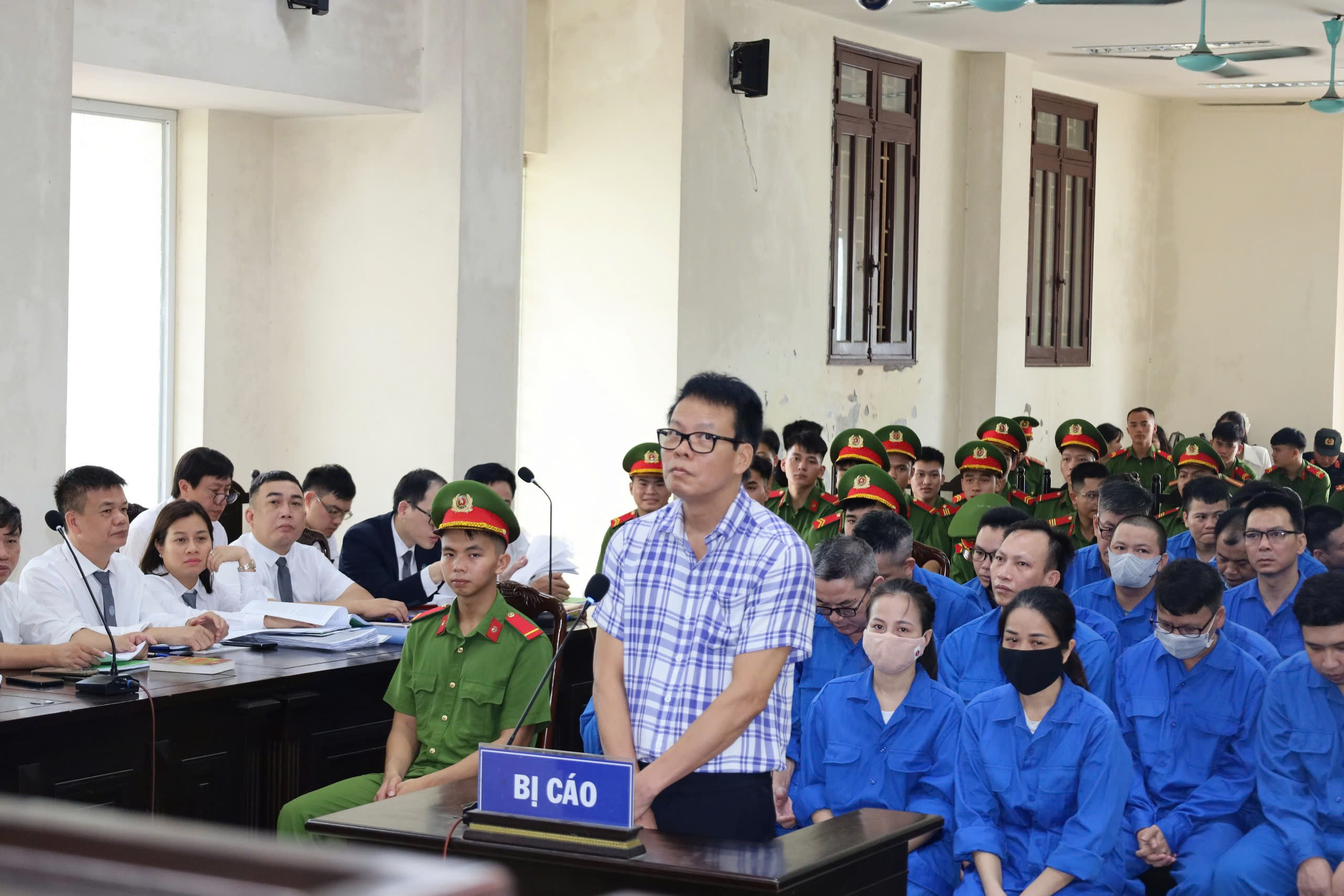 Bị cáo Đồng Xuân Thụ phủ nhận chỉ đạo phóng viên đi ép buộc doanh nghiệp- Ảnh 2.