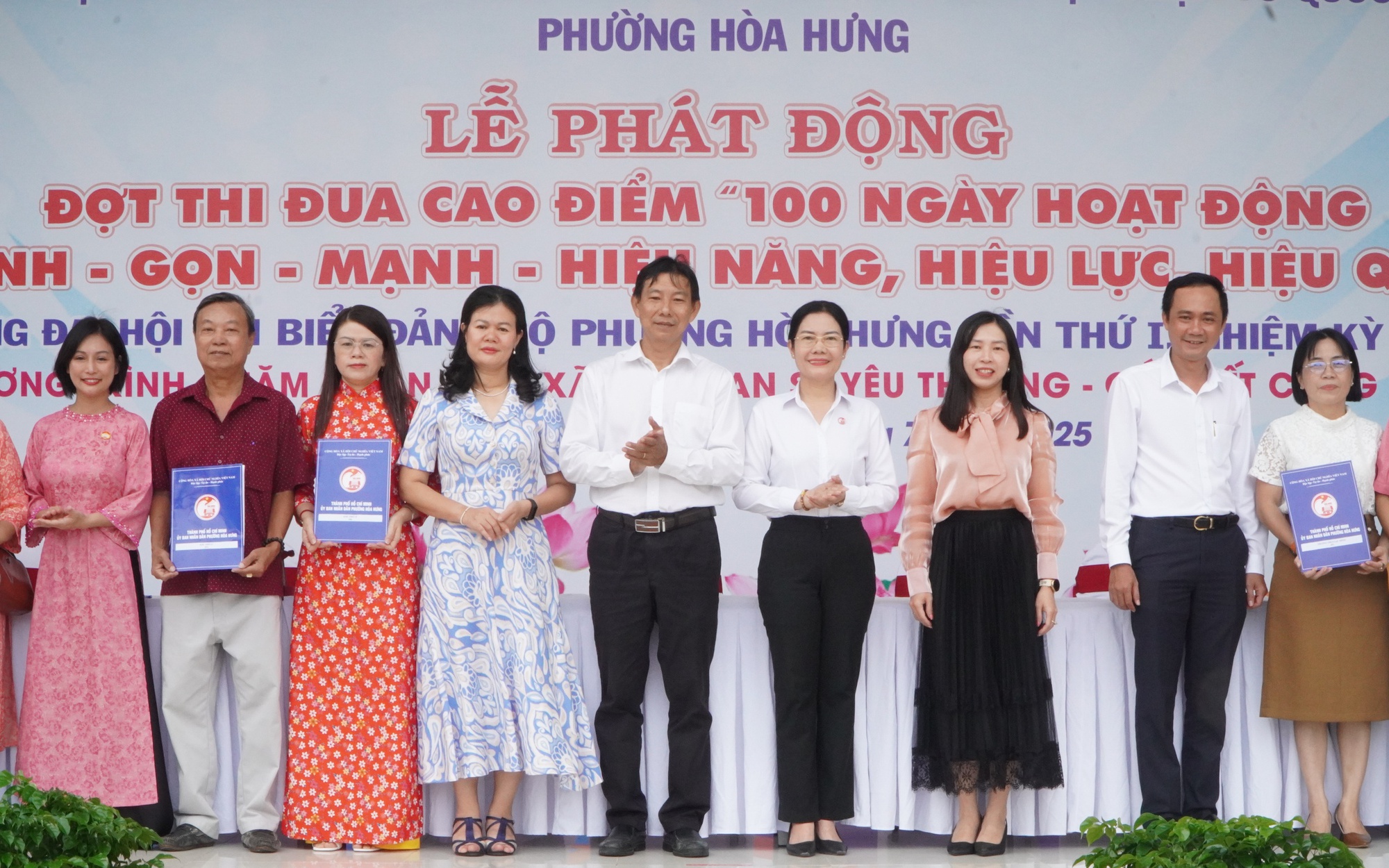 TP HCM ph&aacute;t động thi đua cao điểm "Quyết t&acirc;m tăng tốc, năng suất gấp đ&ocirc;i" - Ảnh 1.