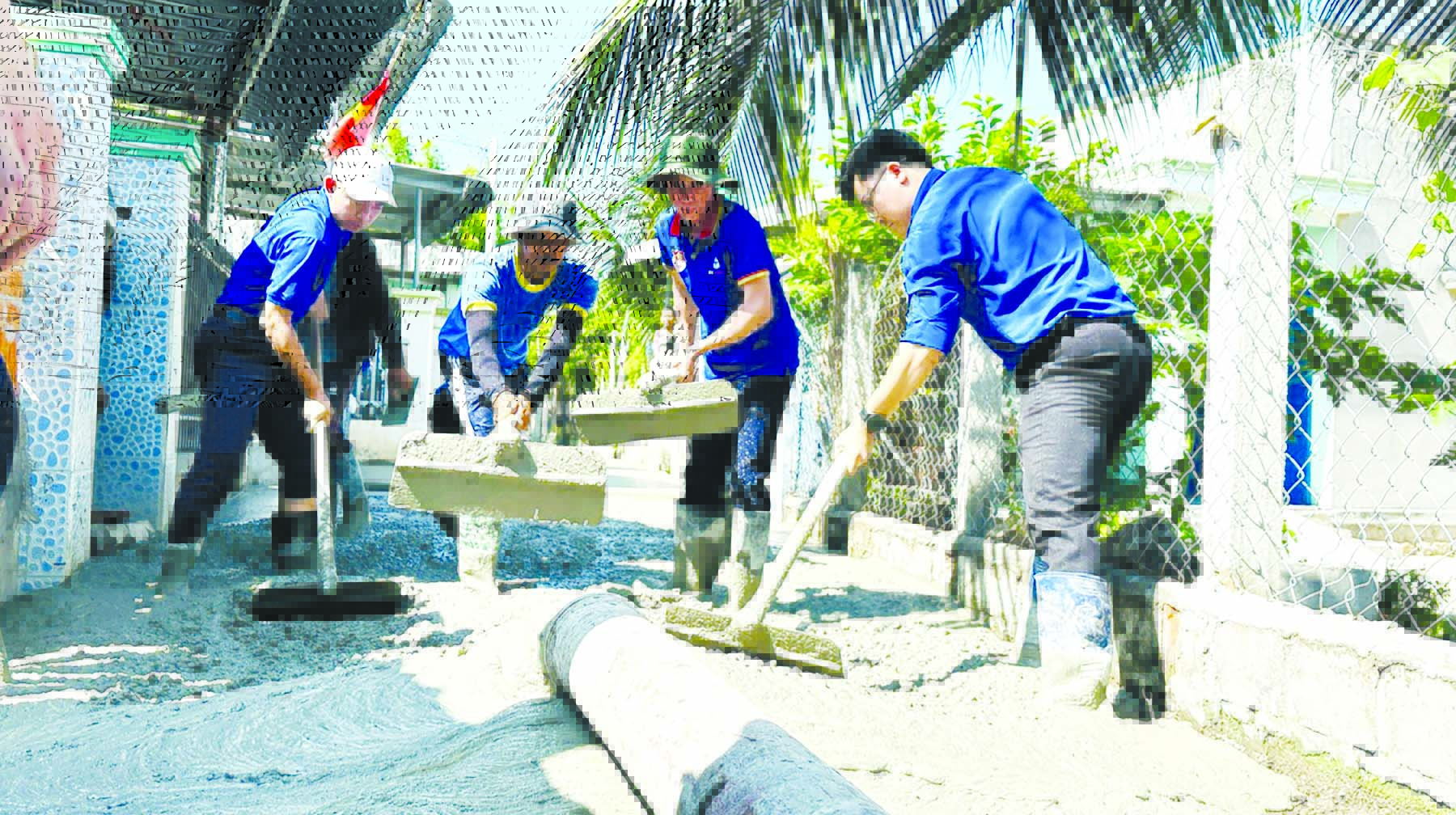 Tuổi trẻ EVNGENCO3 b&agrave;n giao đường b&ecirc; t&ocirc;ng n&ocirc;ng th&ocirc;n bằng tro xỉ- Ảnh 4.