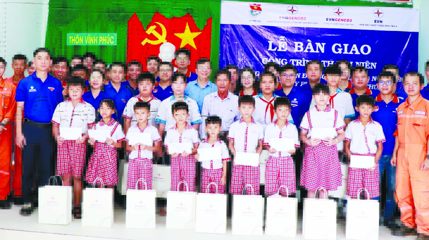 Tuổi trẻ EVNGENCO3 b&agrave;n giao đường b&ecirc; t&ocirc;ng n&ocirc;ng th&ocirc;n bằng tro xỉ- Ảnh 2.