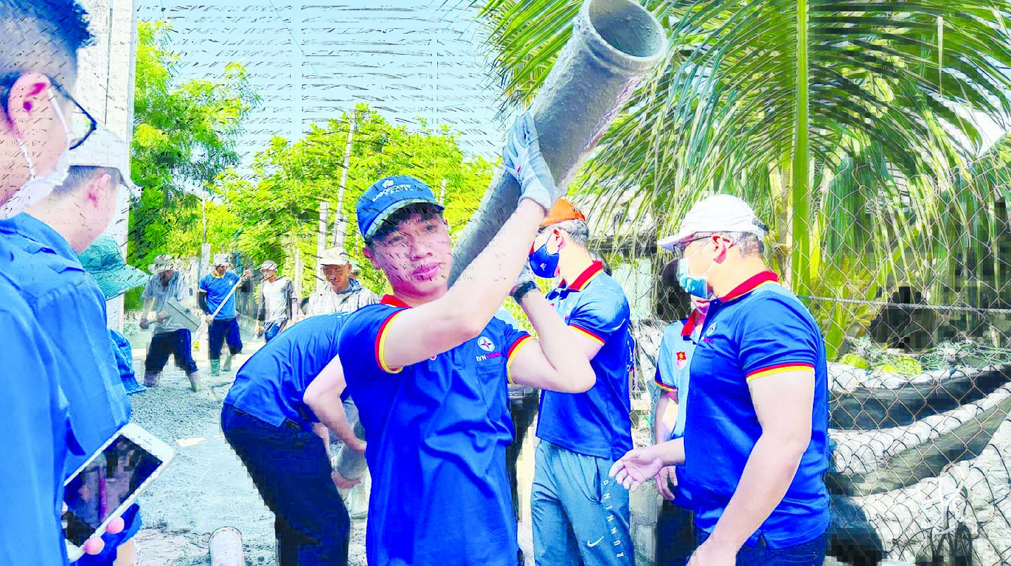 Tuổi trẻ EVNGENCO3 b&agrave;n giao đường b&ecirc; t&ocirc;ng n&ocirc;ng th&ocirc;n bằng tro xỉ- Ảnh 3.