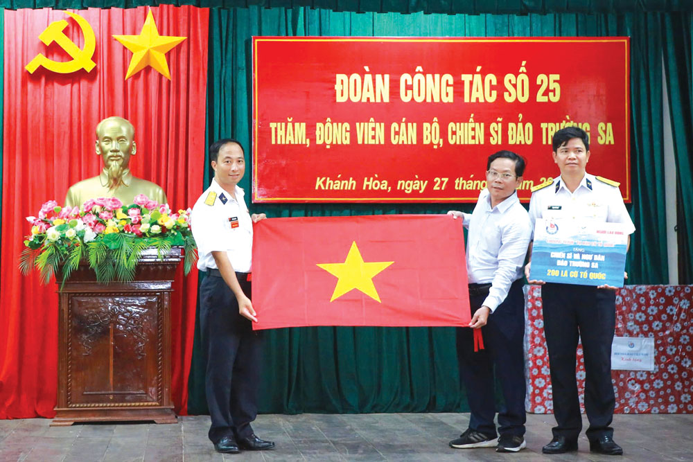 Luôn hướng về cộng đồng - Ảnh 1.