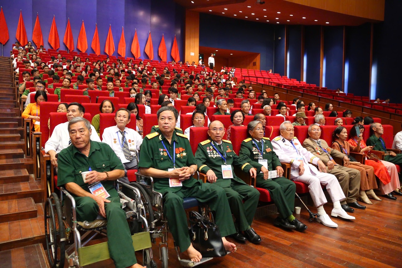 Tổng Bí thư Tô Lâm dự gặp mặt người có công, nhân chứng lịch sử tiêu biểu- Ảnh 3.