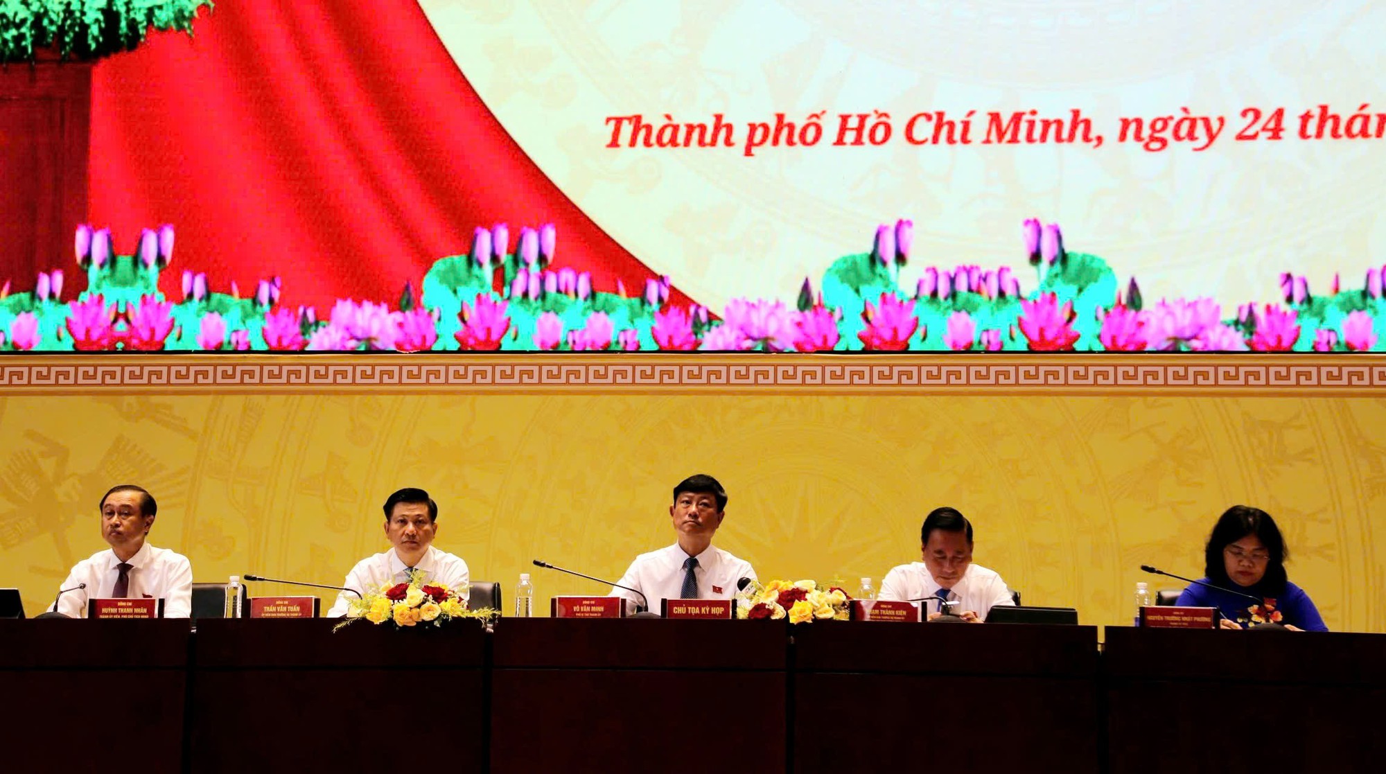 Kỳ họp thứ hai HĐND TP HCM đang diễn ra tại phường B&igrave;nh Dương- Ảnh 2.